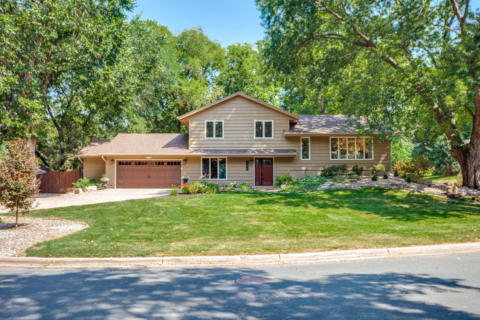 1395 Farmdale Rd, Mendota Heights, MN 55118