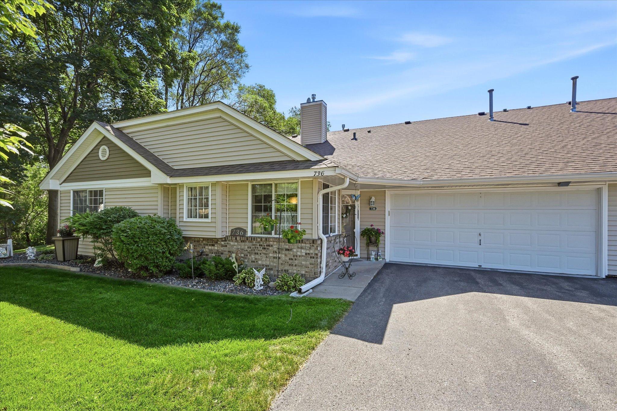 736 85th Ln NW, Coon Rapids, MN 55433