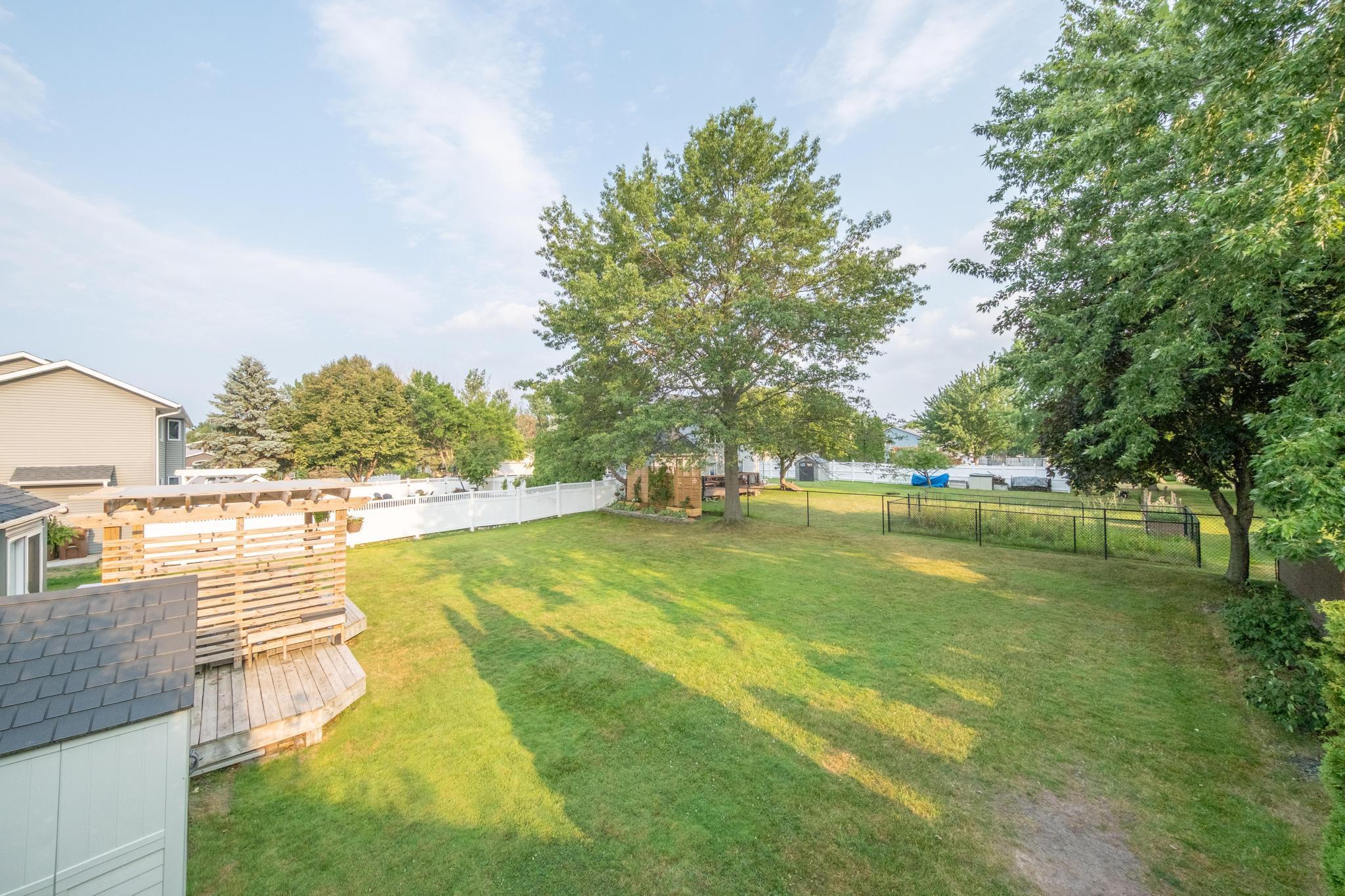 7685 Upper 45th St N, Oakdale, MN 55128