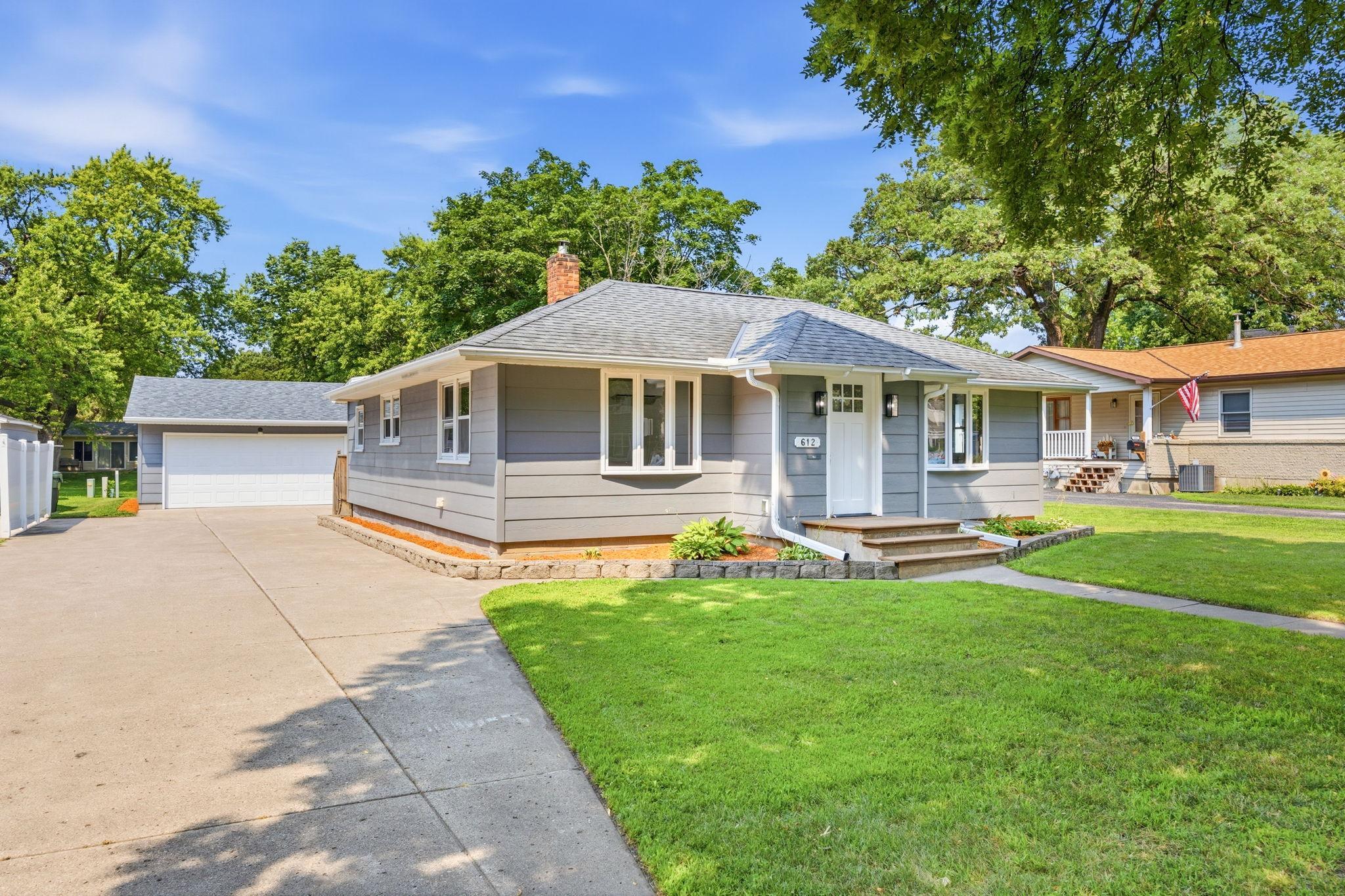 612 Lynn Rd SW, Hutchinson, MN 55350