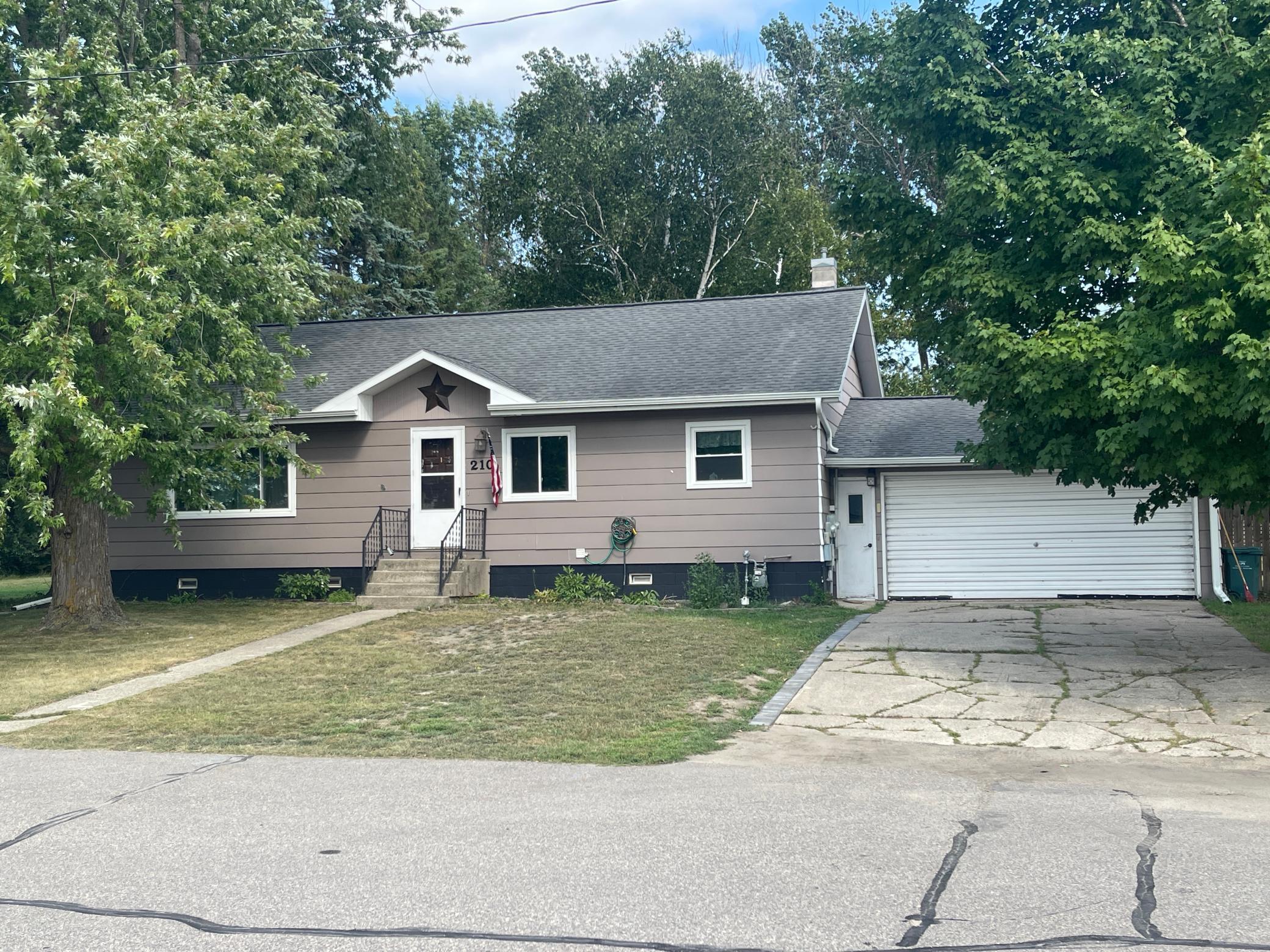 210 3rd Ave NE, Bertha, MN 56437