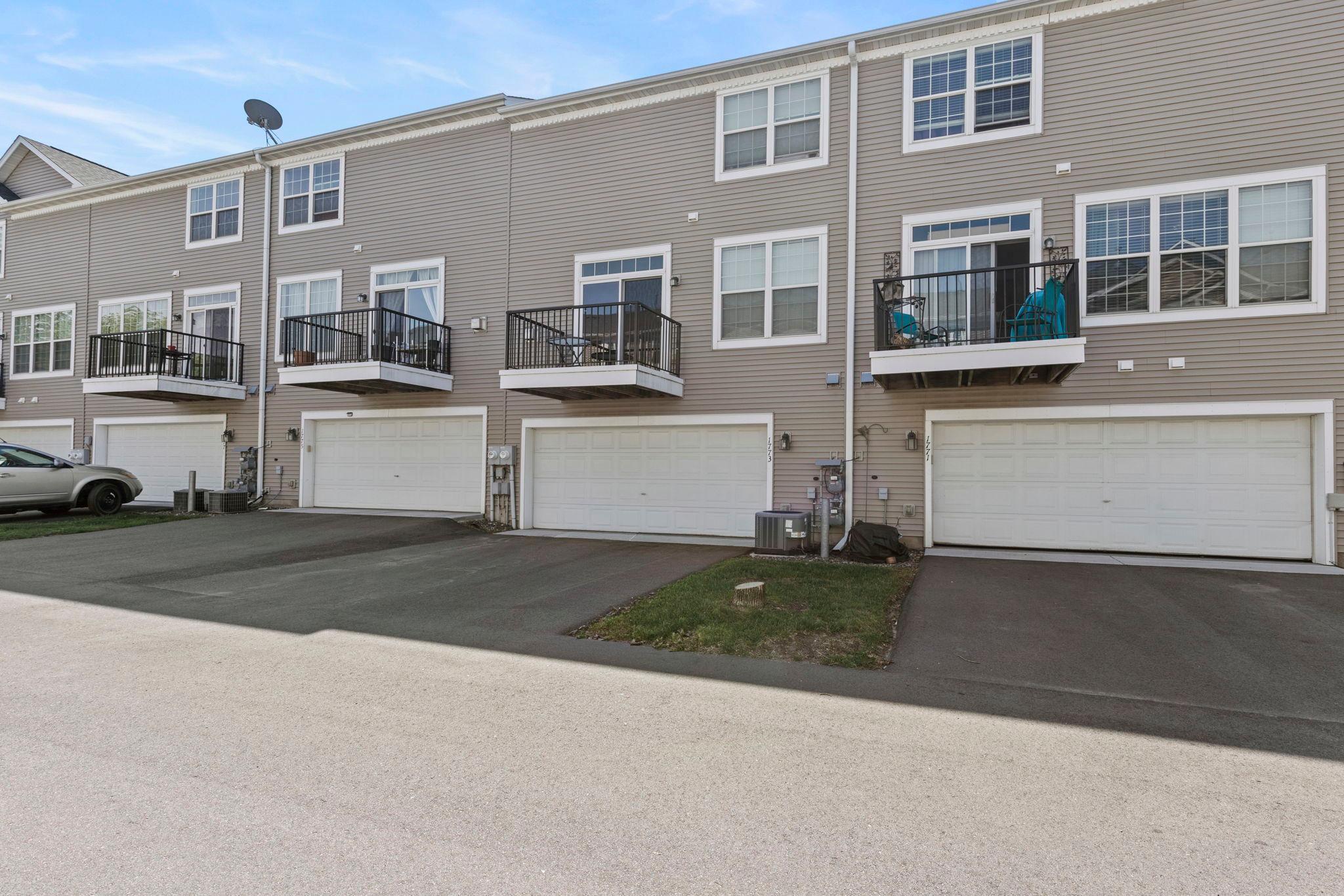 1773 Grove Dr, Shakopee, MN 55379