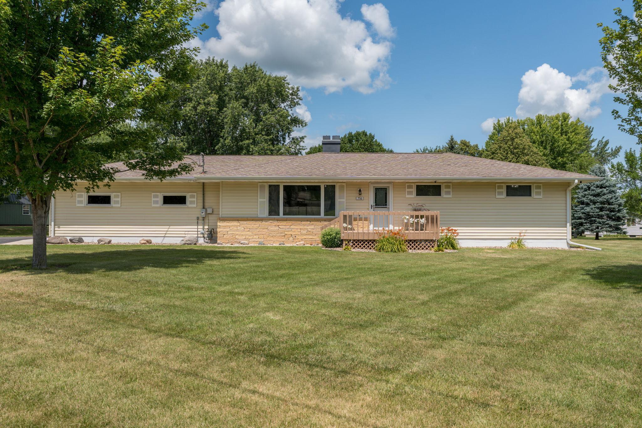 716 W River St, Waterville, MN 56096