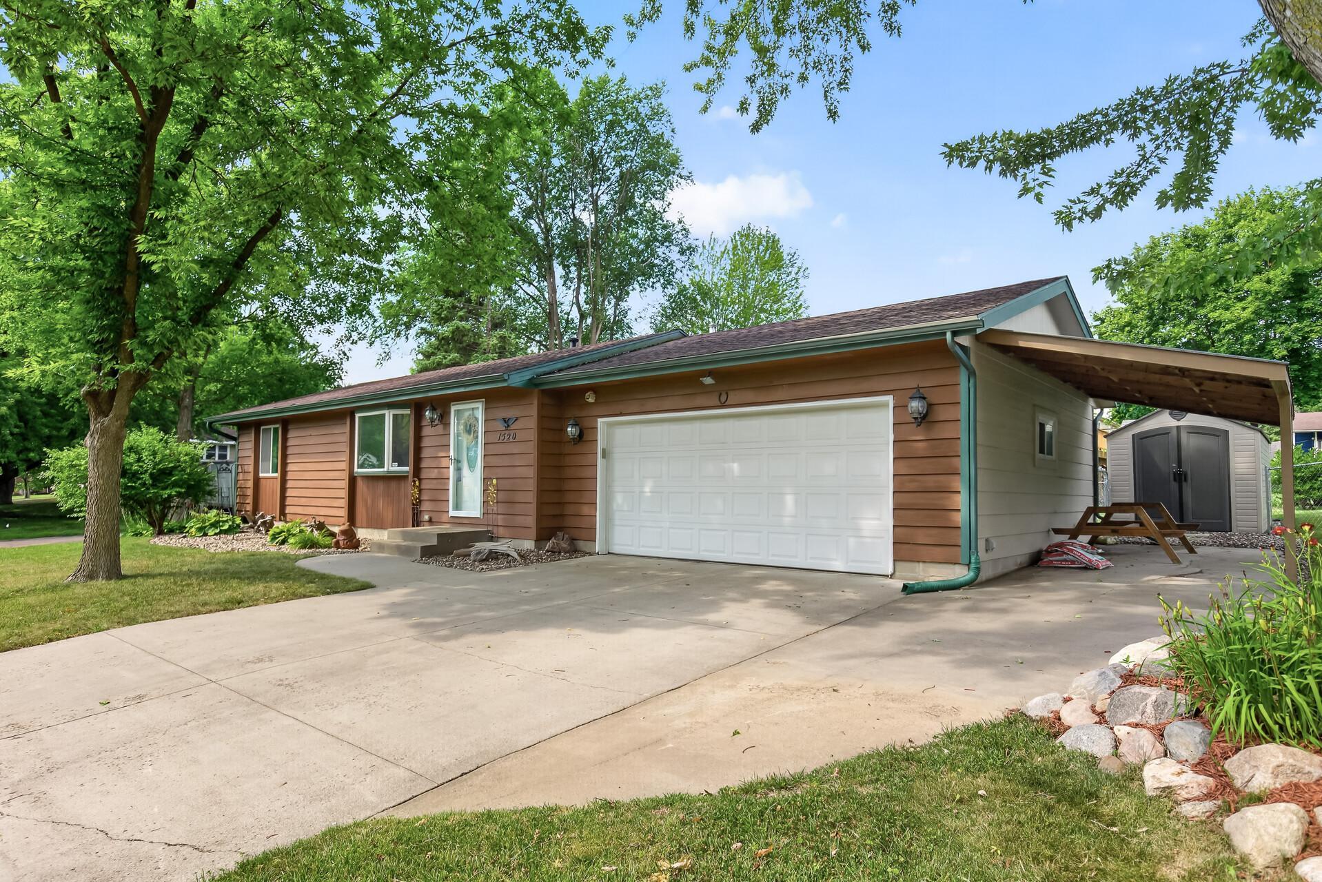 1520 Independence Ave, Chaska, MN 55318