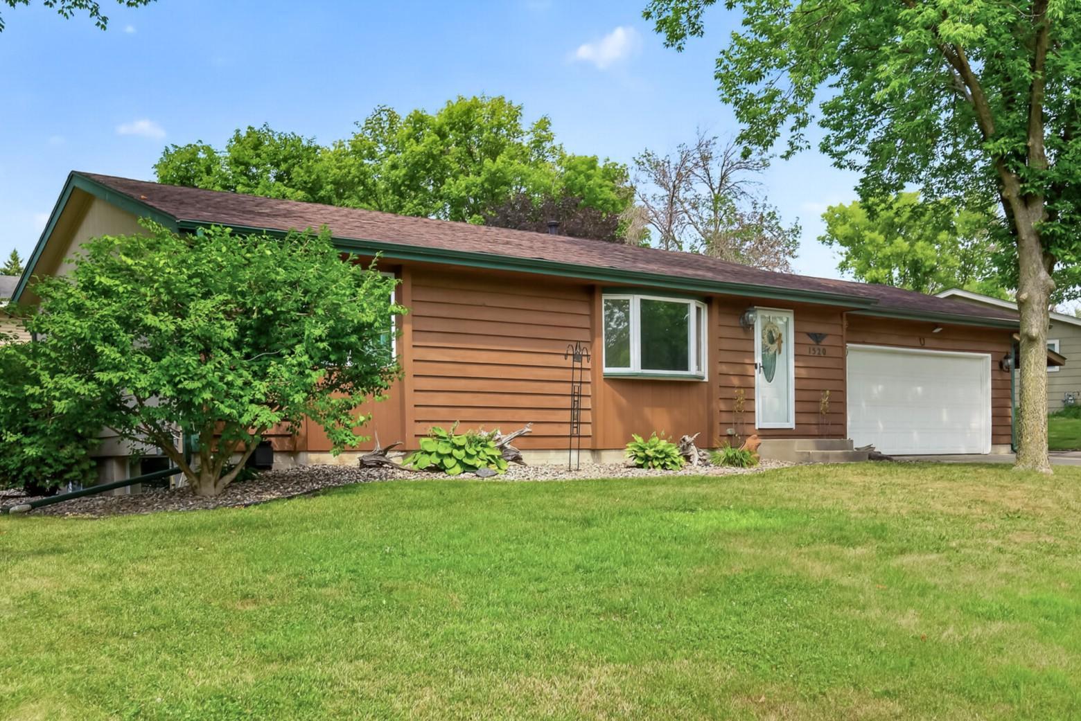 1520 Independence Ave, Chaska, MN 55318