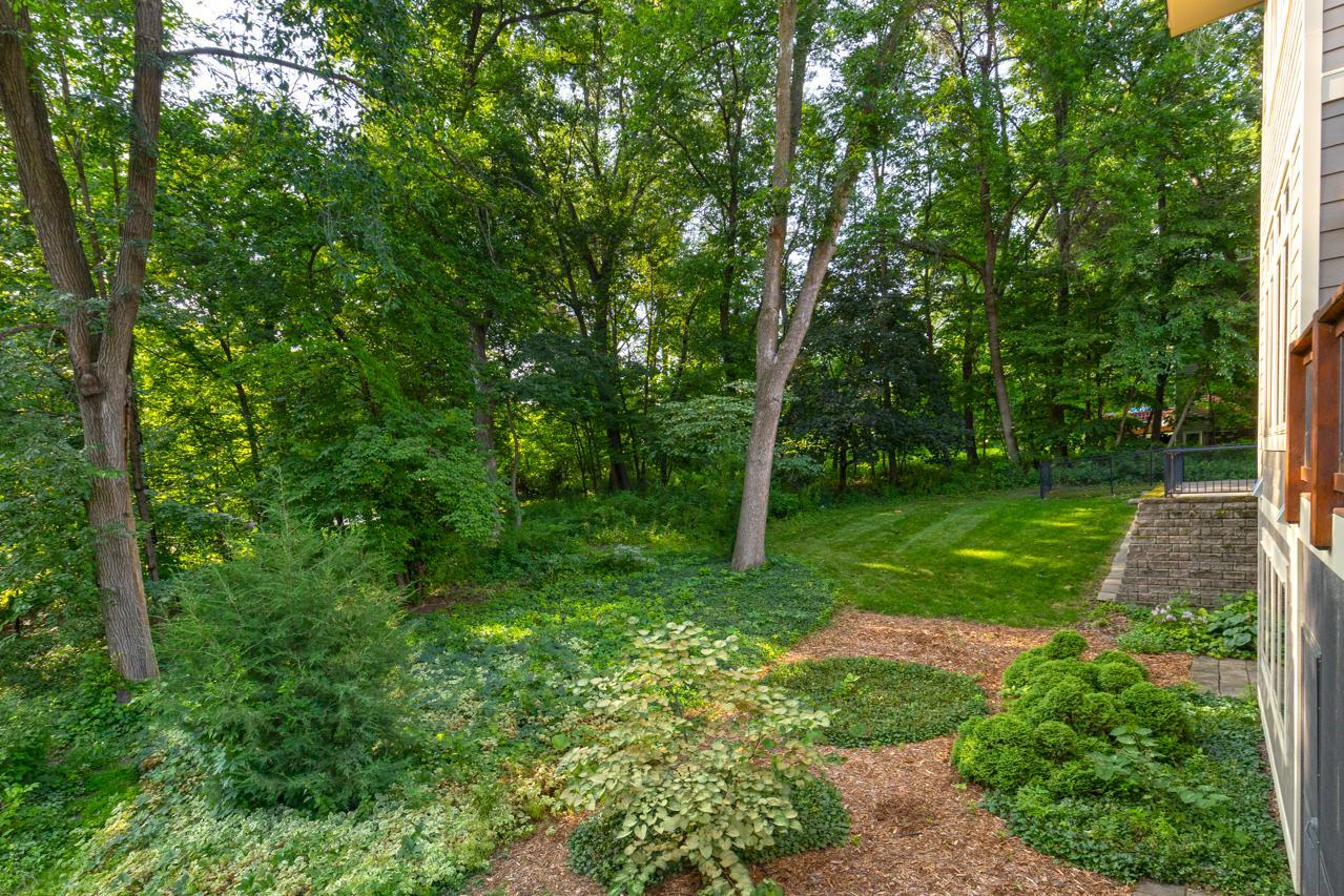 9340 Cedar Forest Rd, Eden Prairie, MN 55347