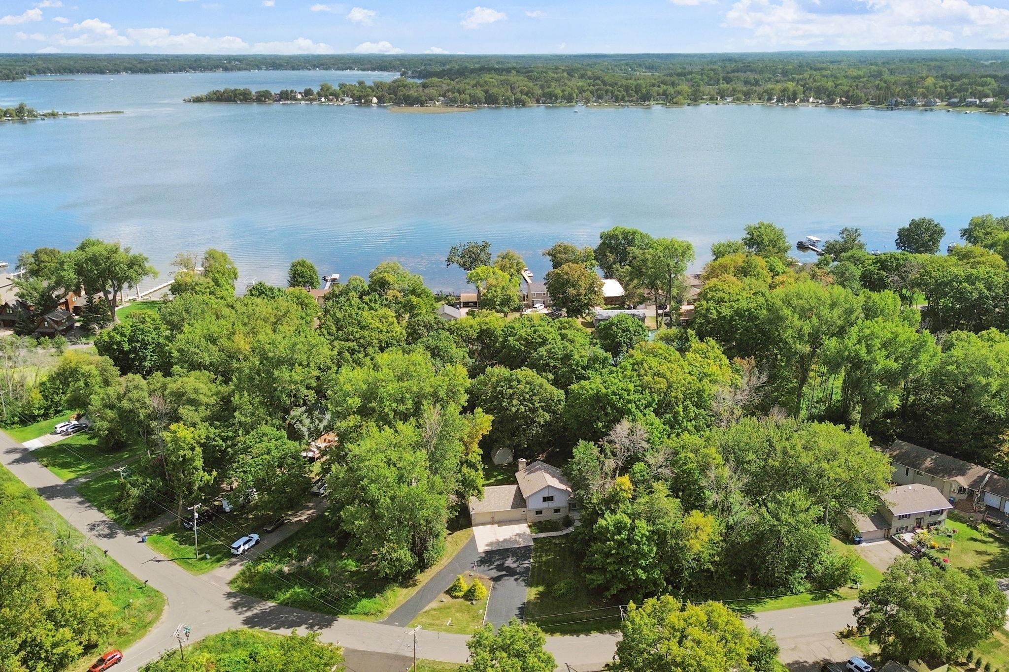 7657 N Shore Cir N, Forest Lake, MN 55025