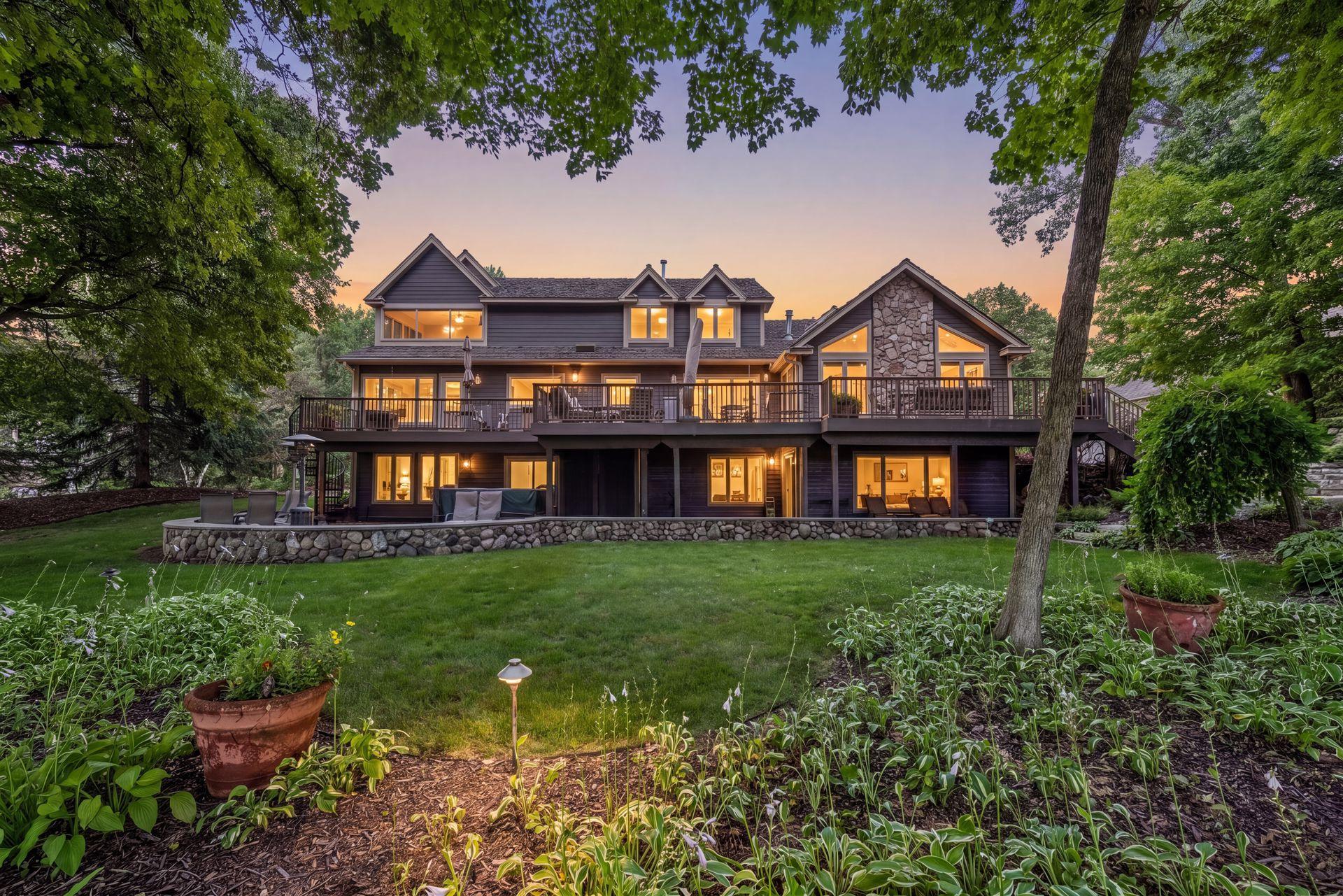 2890 Autumn Woods Dr, Chaska, MN 55318