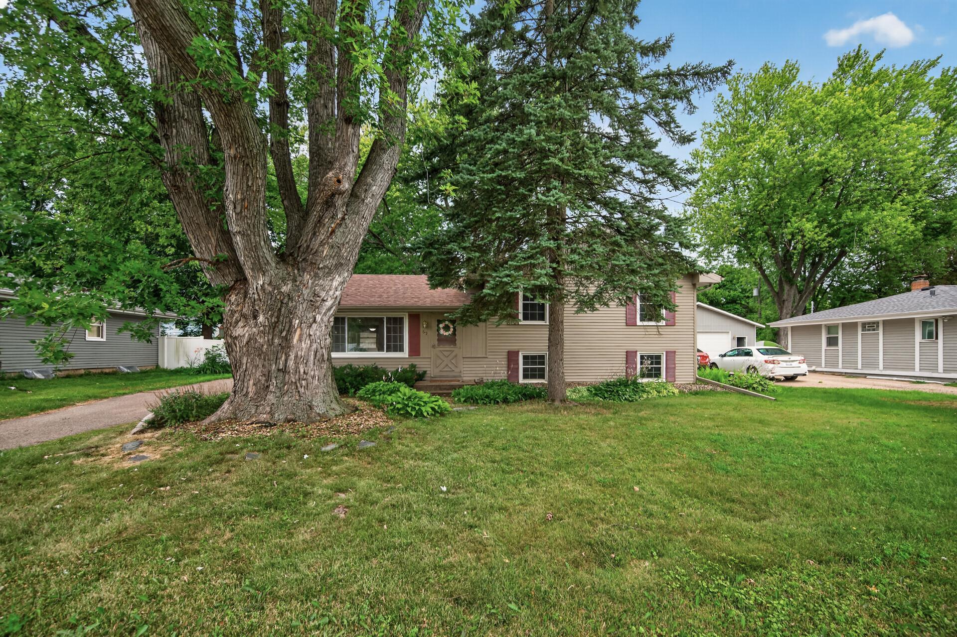69 Dennis Ln N, Maplewood, MN 55119
