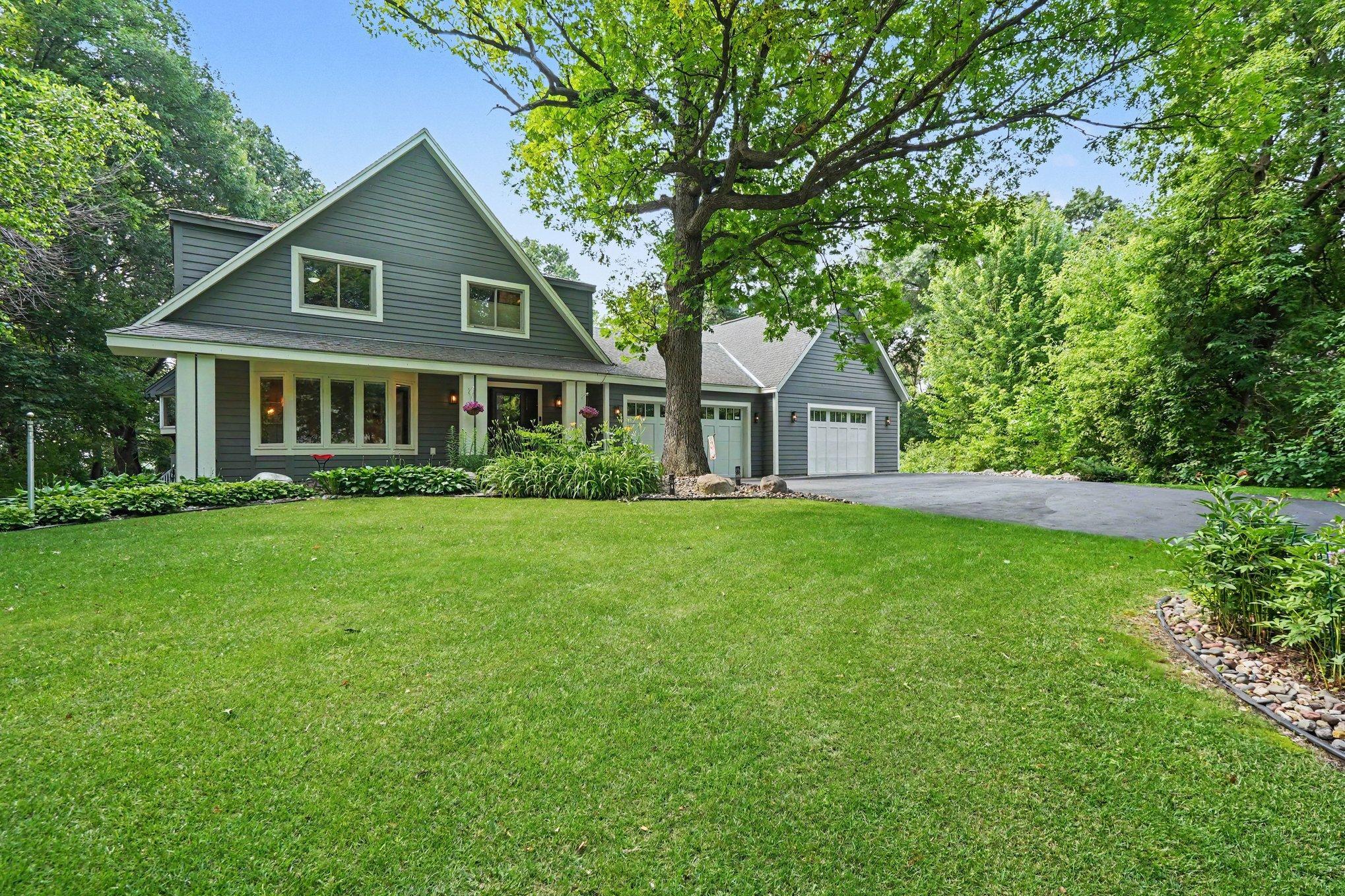 5710 Oakview Ln N, Plymouth, MN 55442