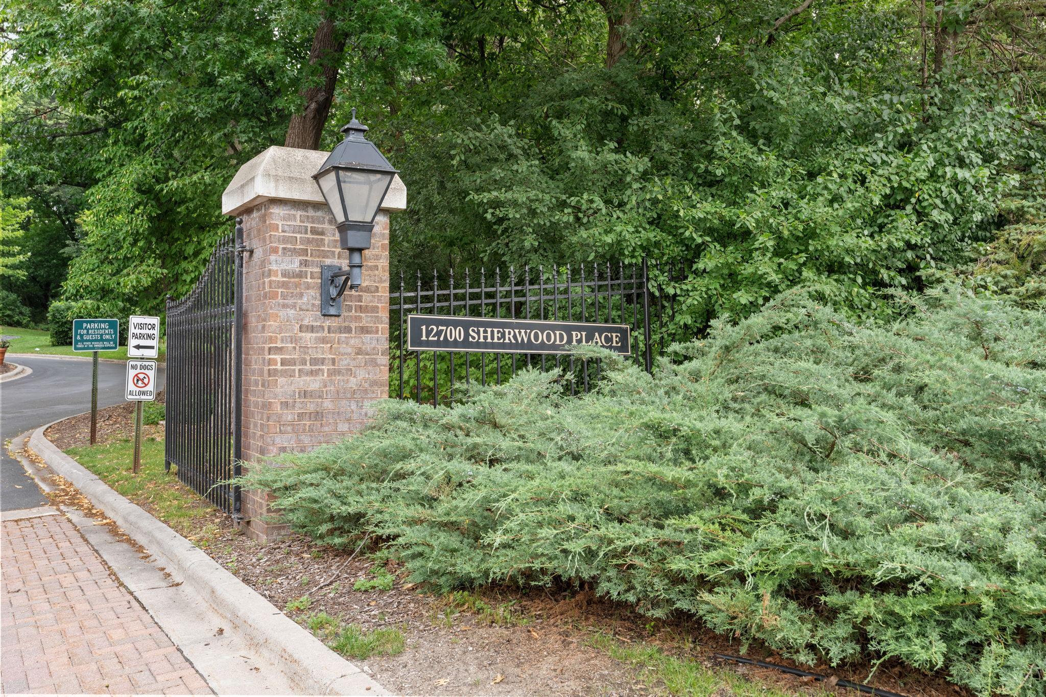 12700 Sherwood Pl #112, Minnetonka, MN 55305