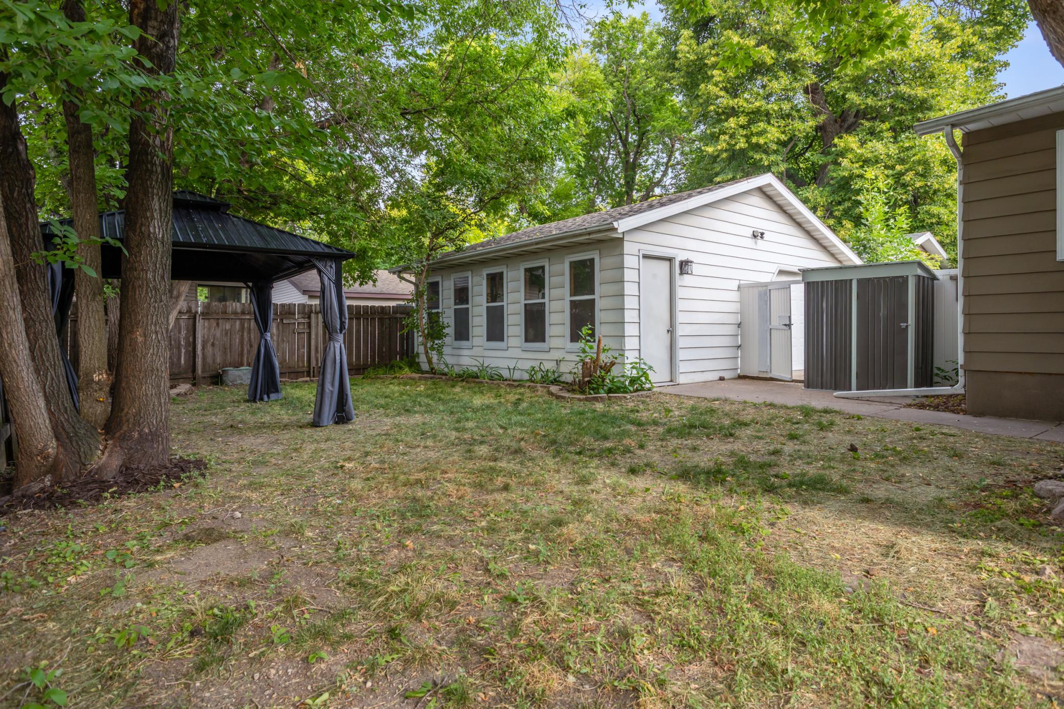 405 14th St N, Moorhead, MN 56560