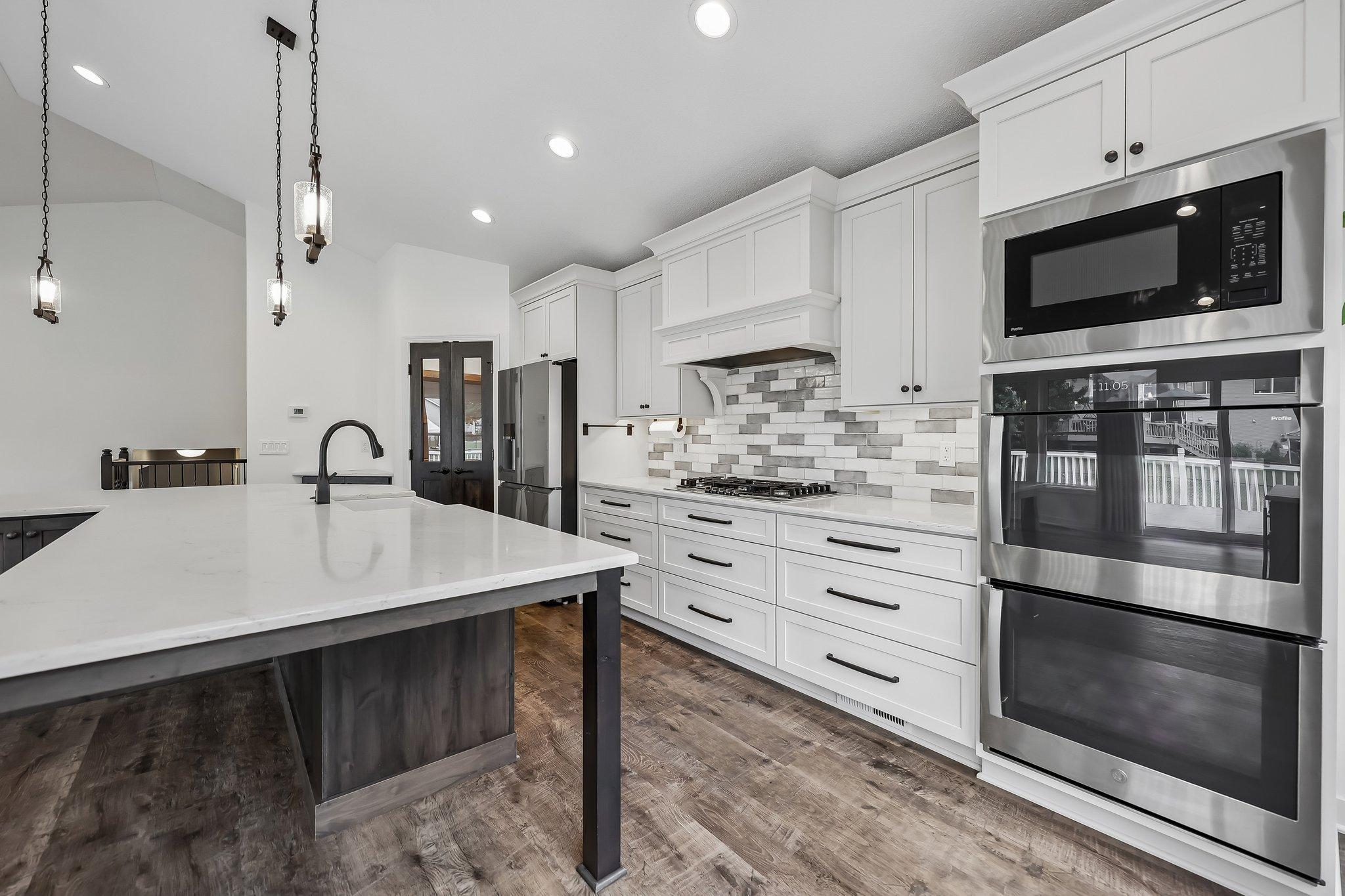 3460 Commonwealth Ave, Woodbury, MN 55125