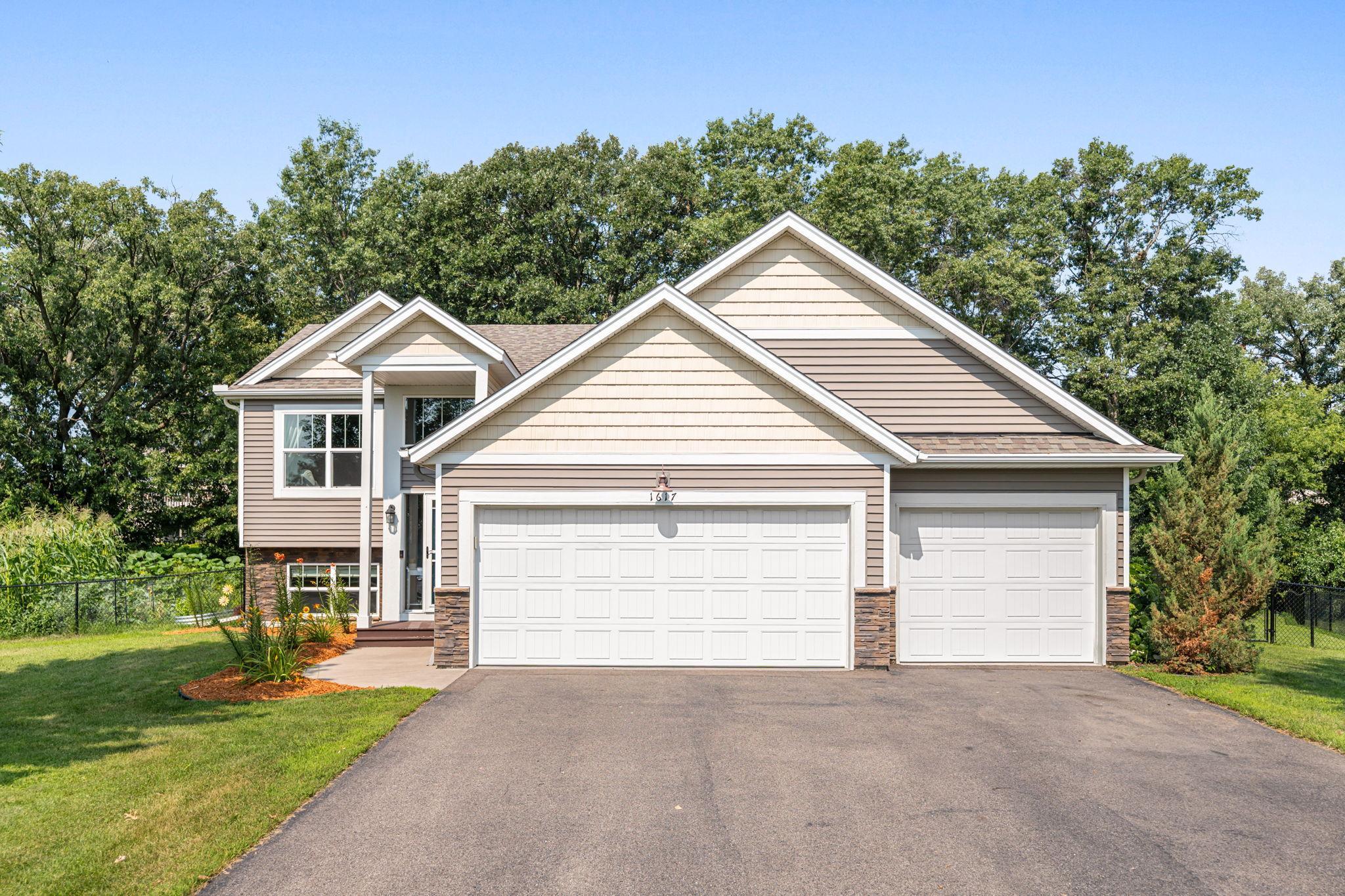 1617 129th Ave NE, Blaine, MN 55449