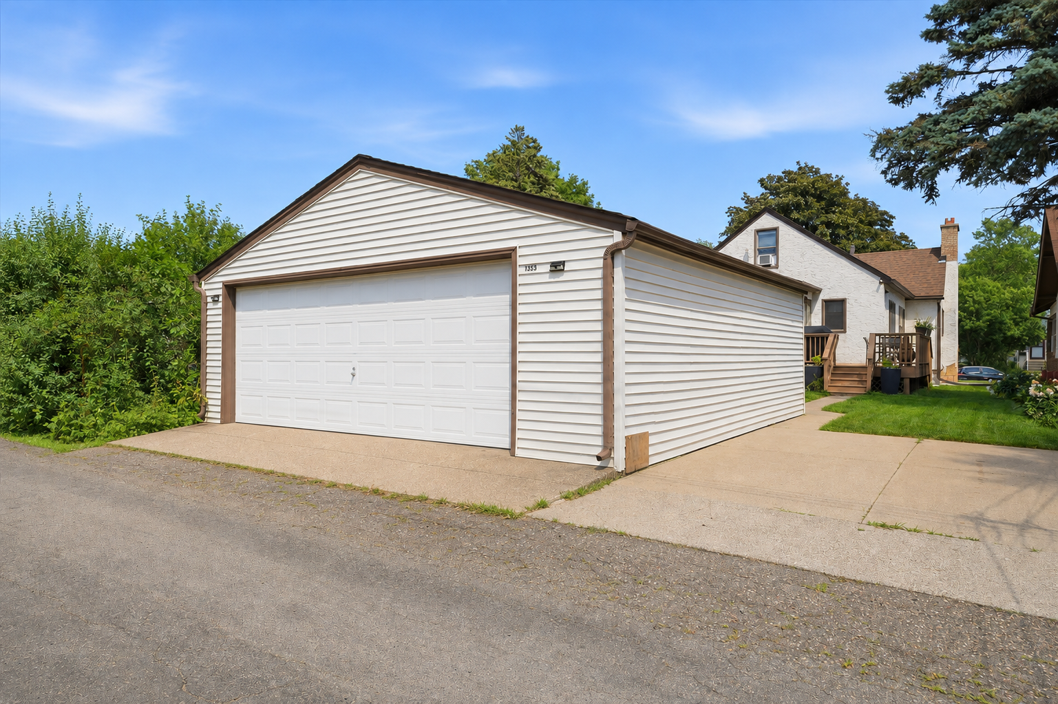 1353 Schletti St, Saint Paul, MN 55117