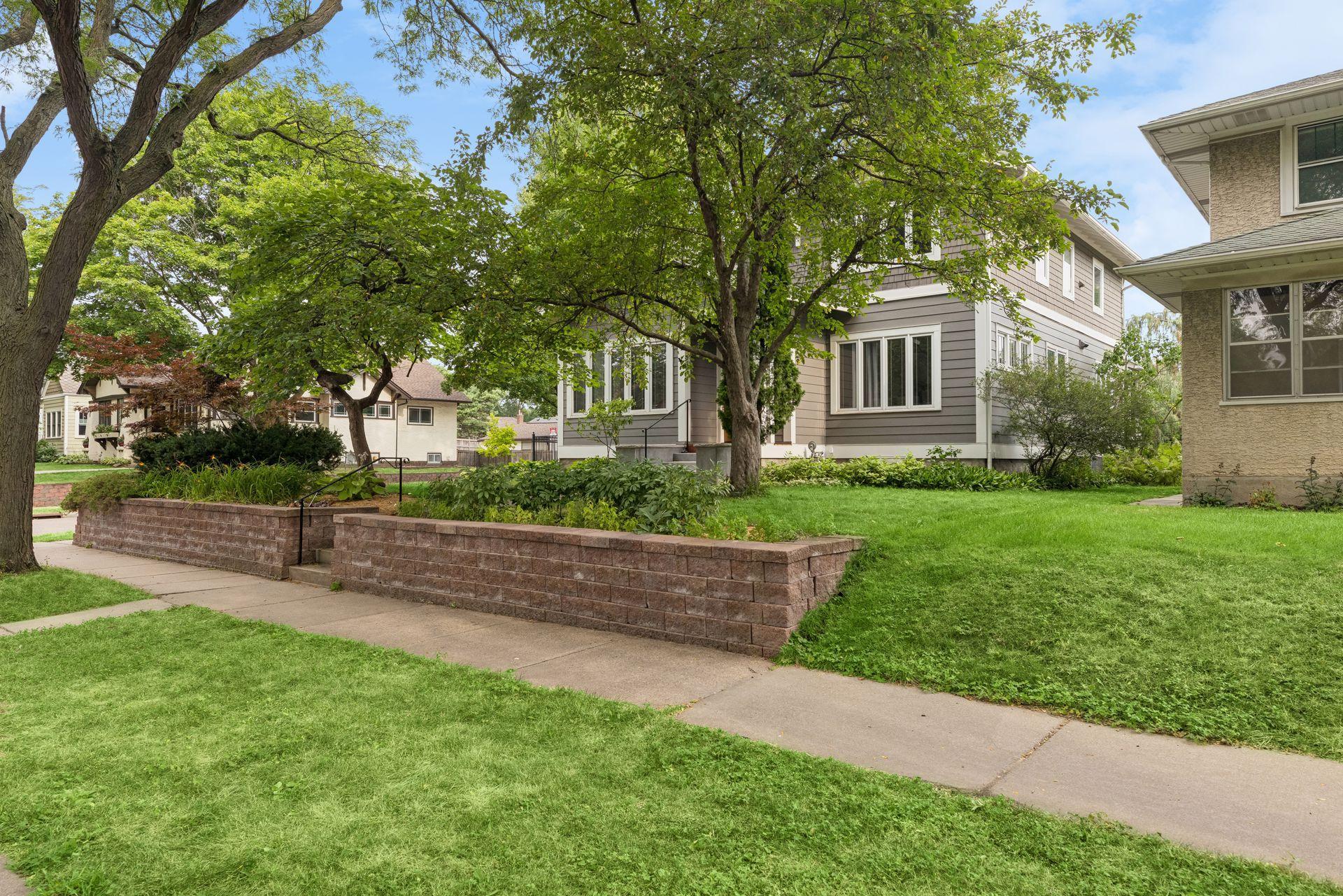1697 Stanford Ave, Saint Paul, MN 55105