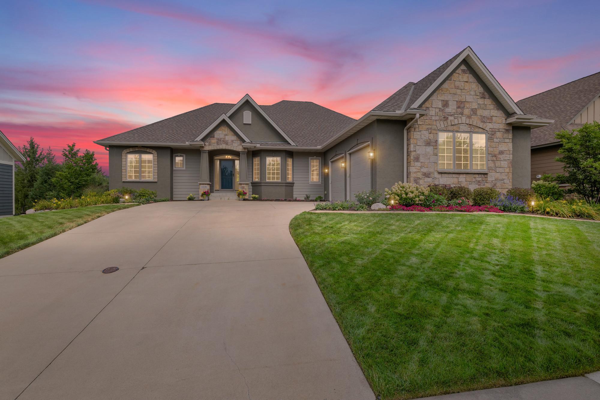11030 Sweetwater Pa, Woodbury, MN 55129