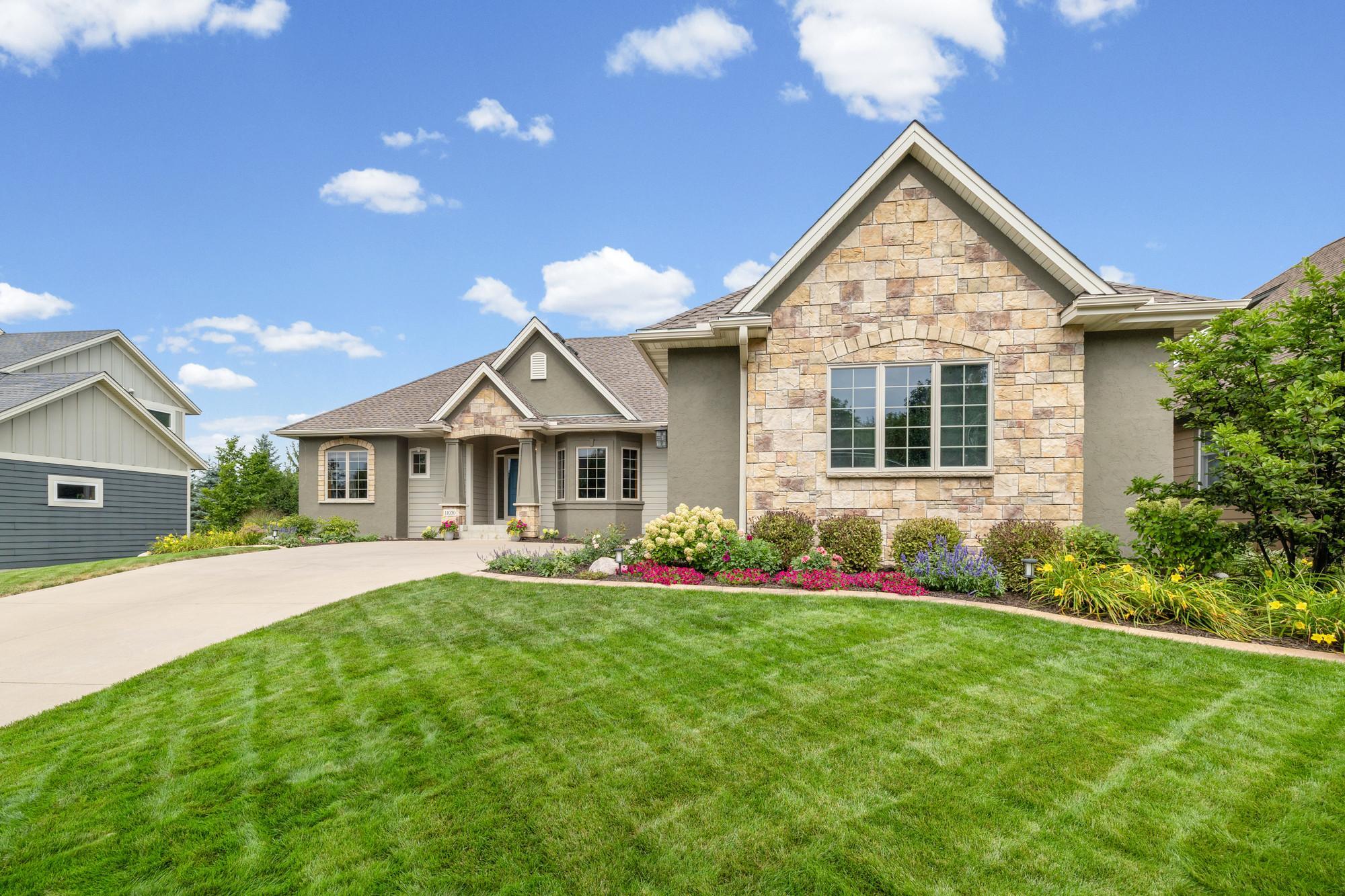 11030 Sweetwater Pa, Woodbury, MN 55129