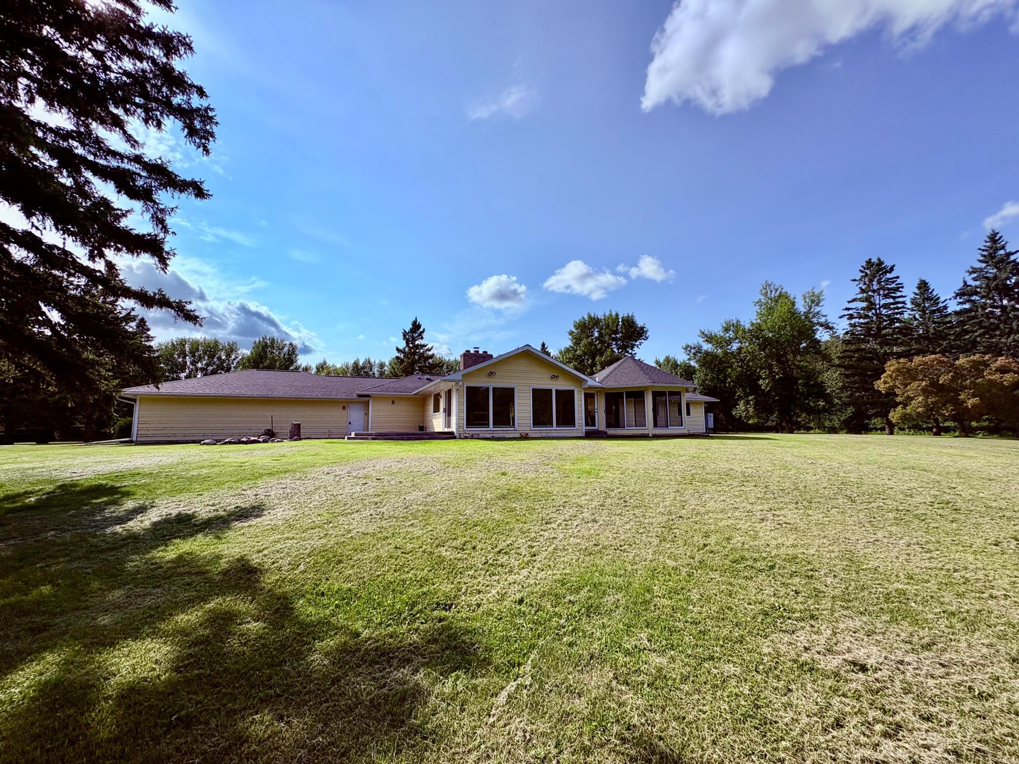 59366 330th St, Warroad, MN 56763