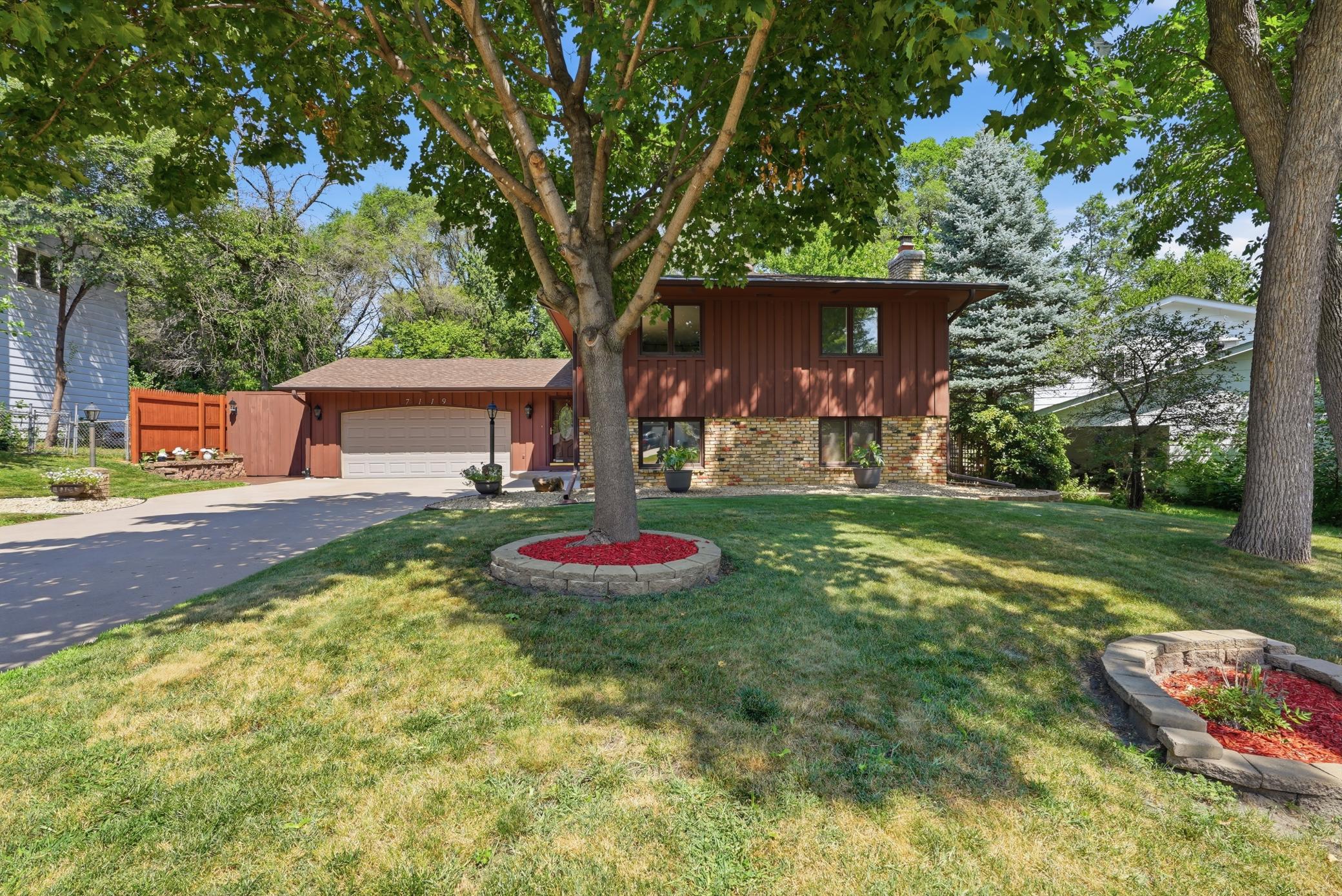 7119 Willow Ln, Brooklyn Center, MN 55430