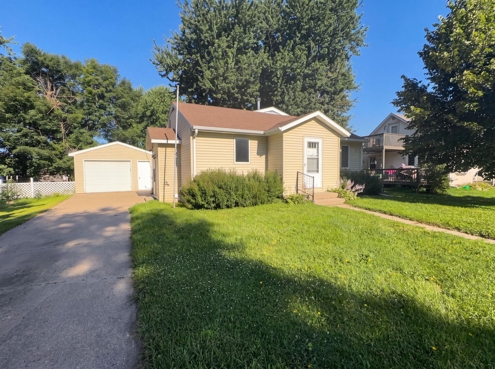 816 S Broadway St, Spring Valley, MN 55975