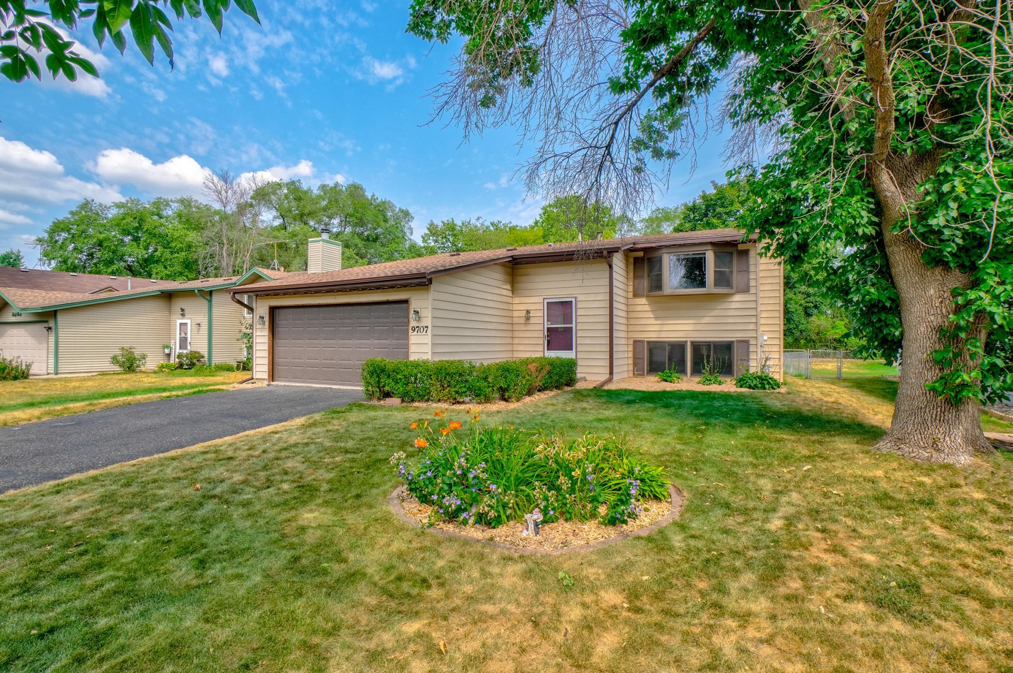 9707 Heath Ave S, Cottage Grove, MN 55016
