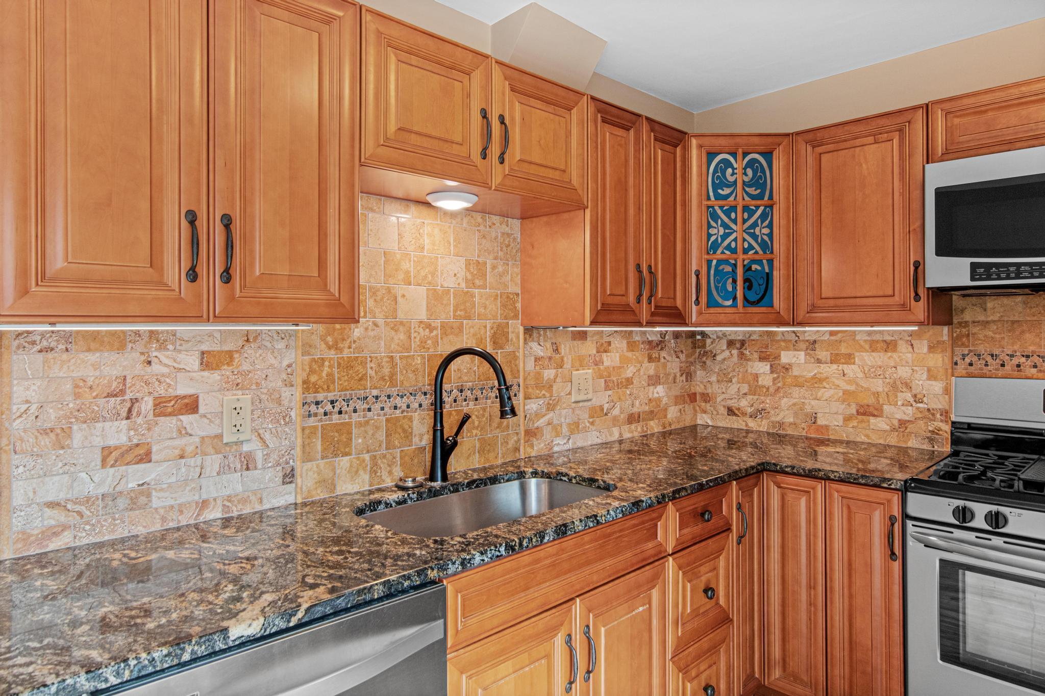 2646 Mackubin St, Roseville, MN 55113