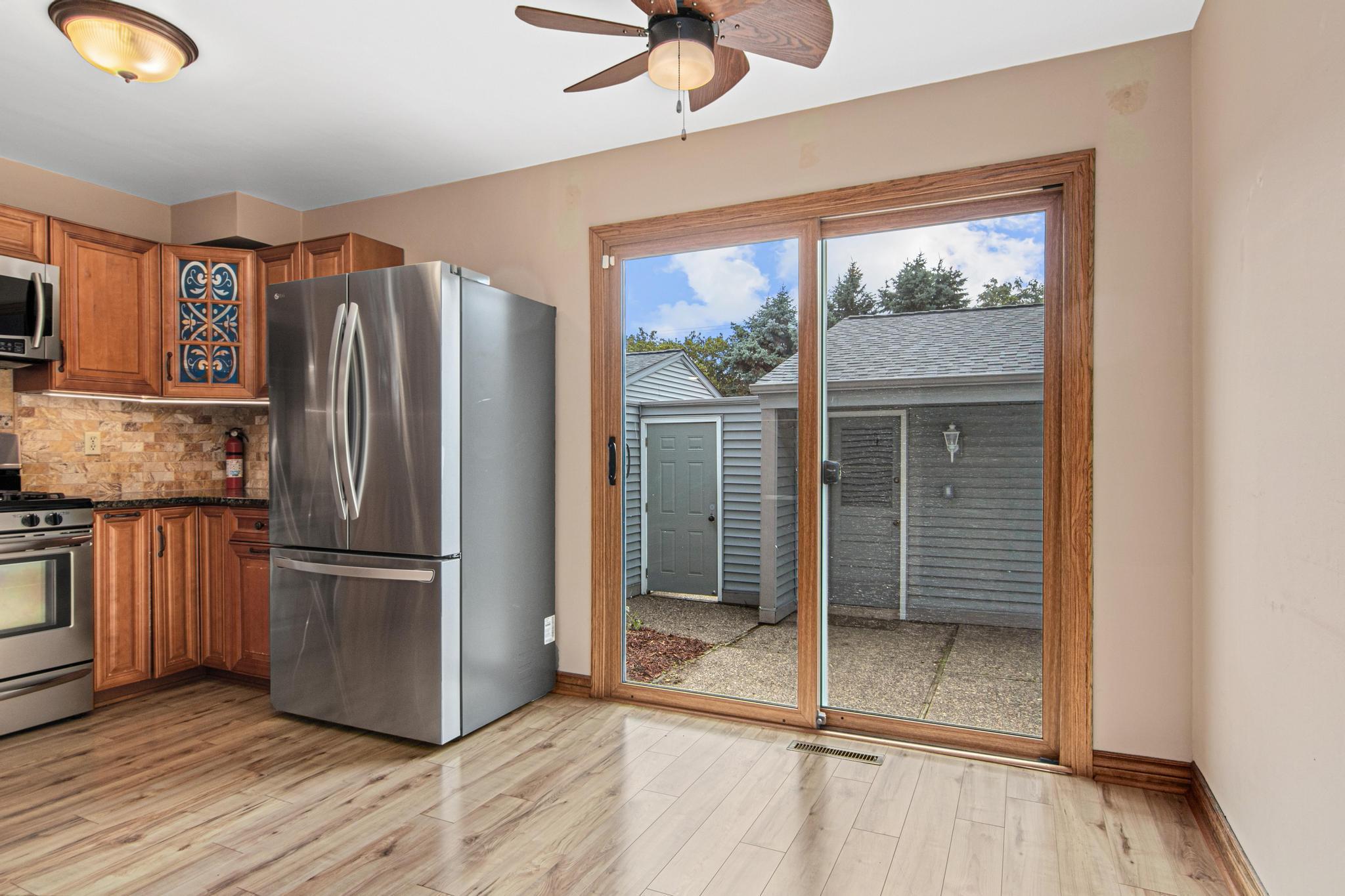 2646 Mackubin St, Roseville, MN 55113