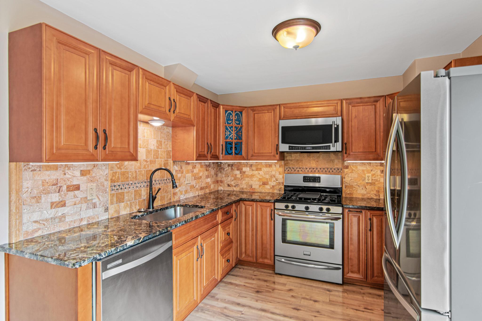 2646 Mackubin St, Roseville, MN 55113