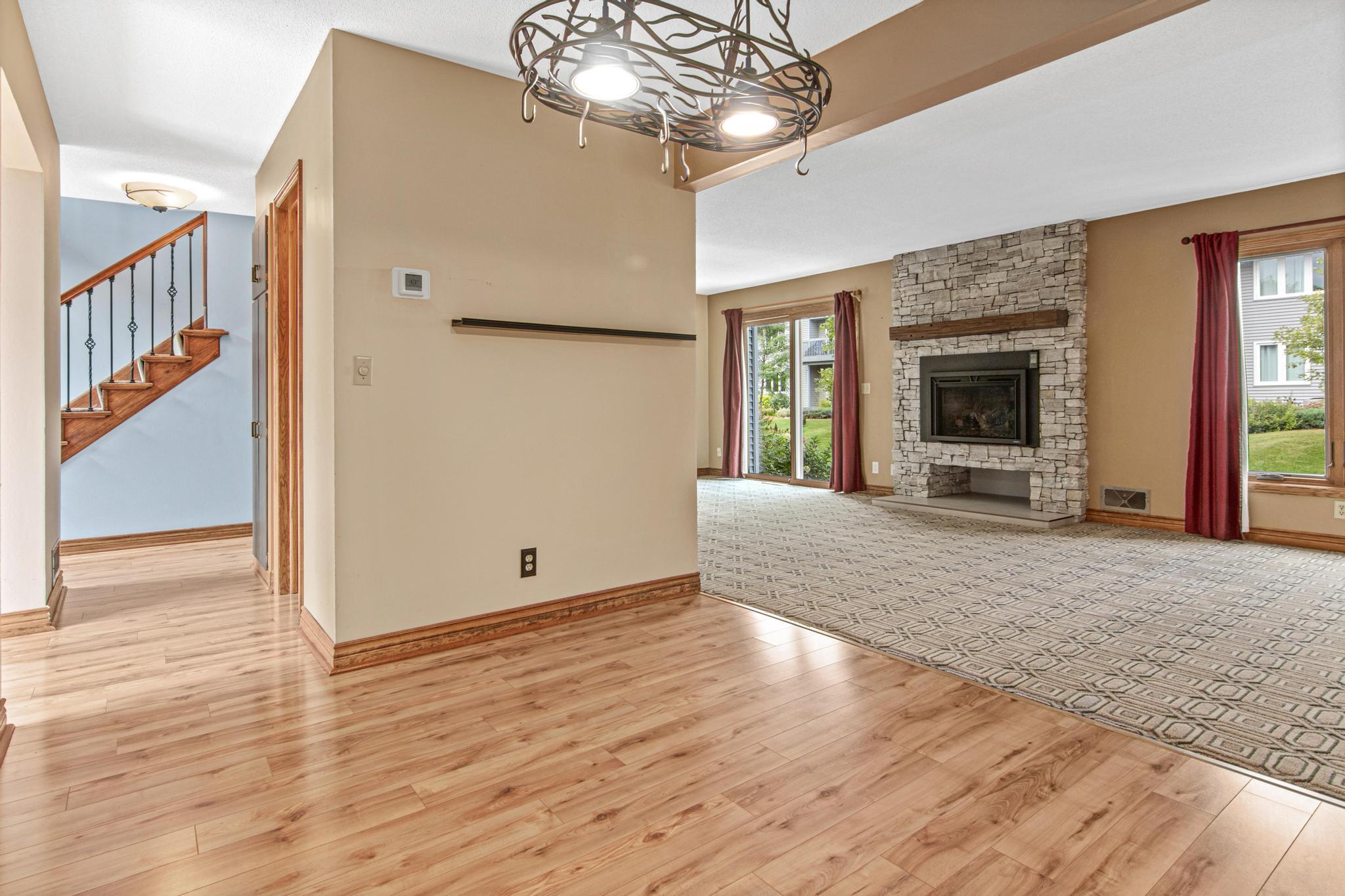 2646 Mackubin St, Roseville, MN 55113