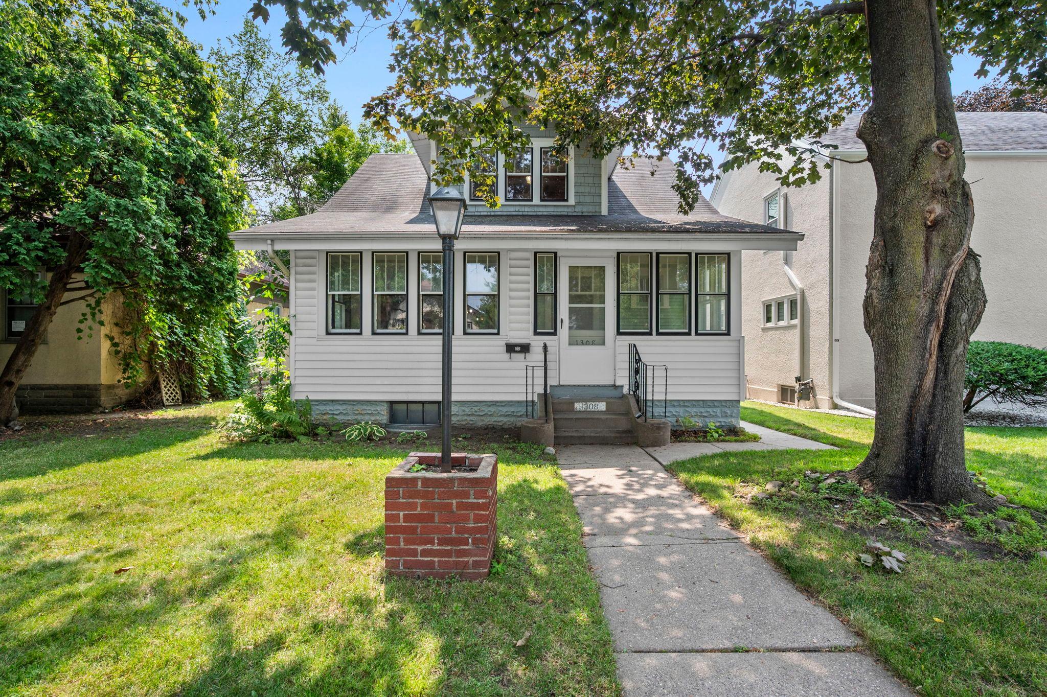 1308 Juno Ave, Saint Paul, MN 55116