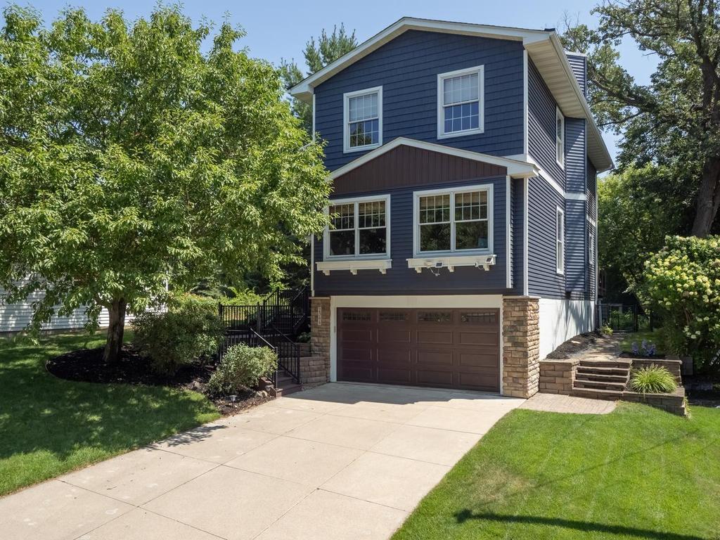 2344 Ives Ln N, Plymouth, MN 55441