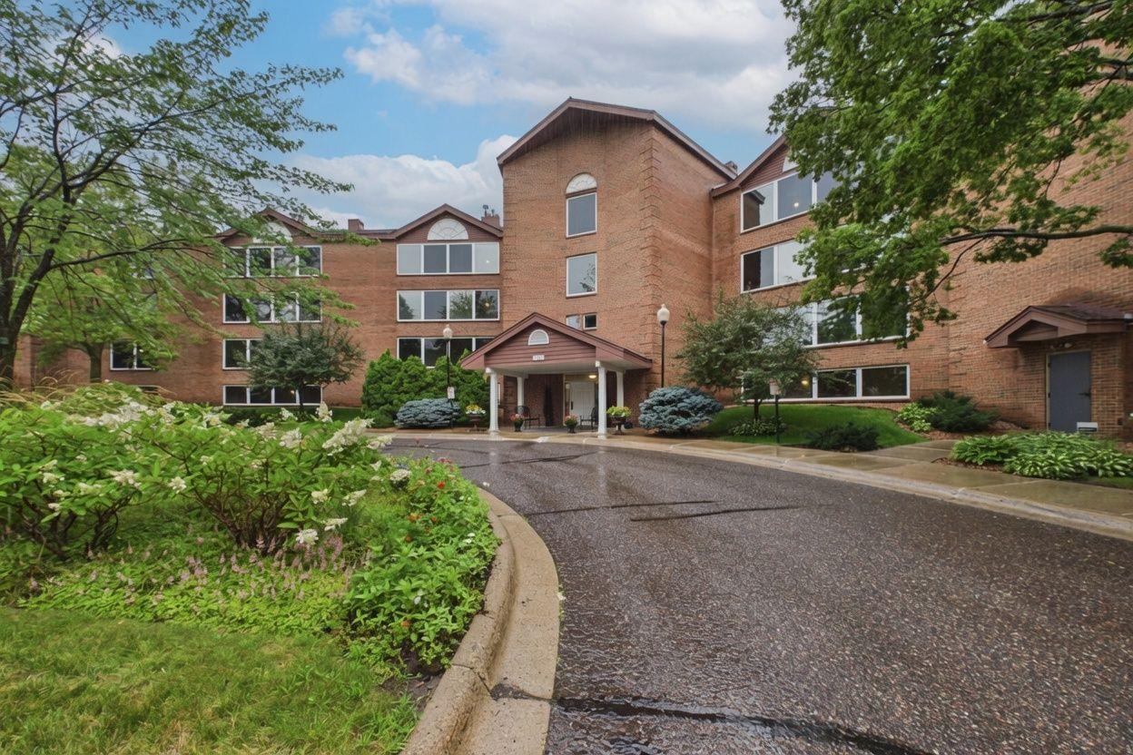 1021 Sibley Memorial Hw #204, Mendota Heights, MN 55118