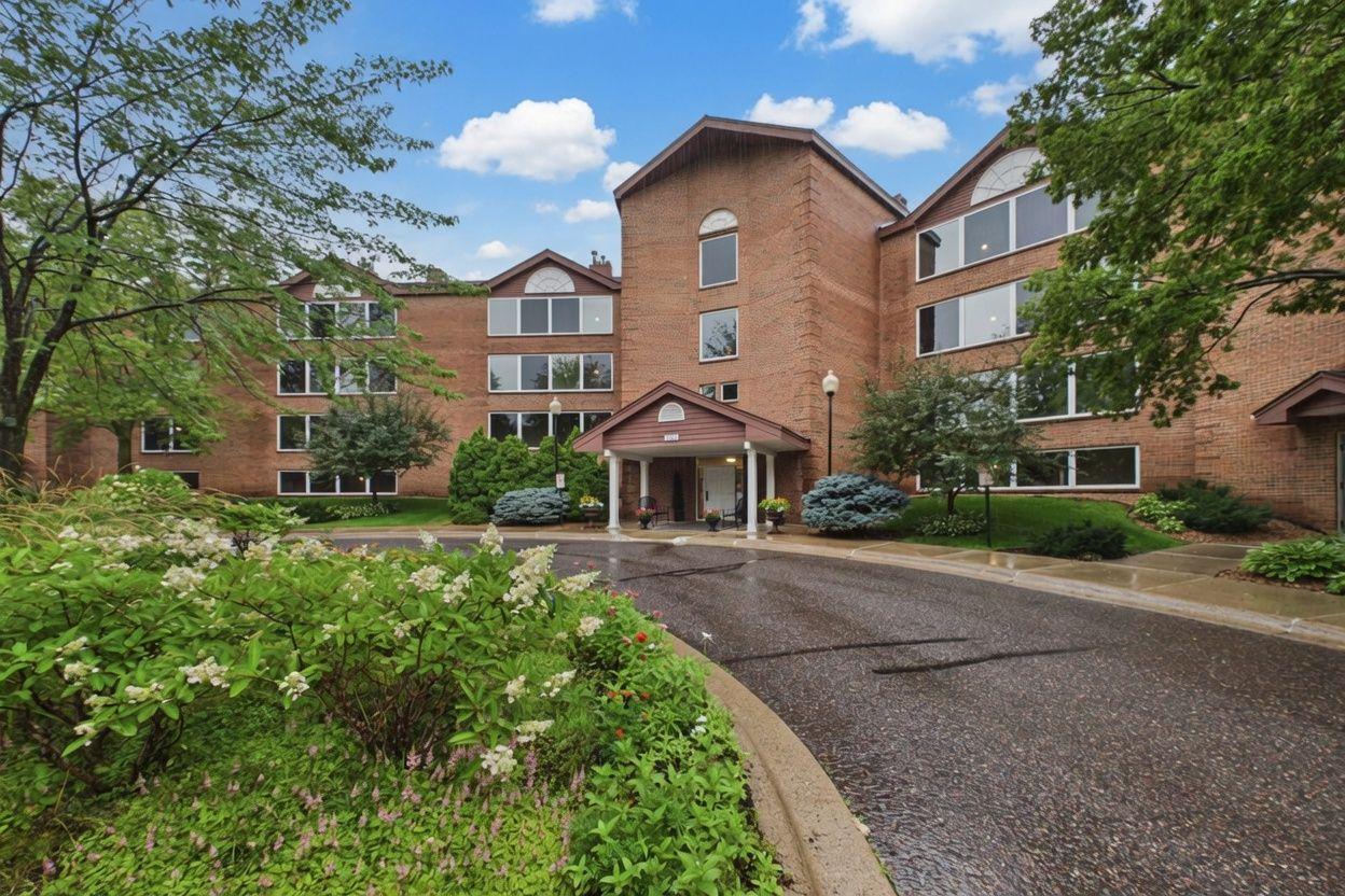1021 Sibley Memorial Hw #204, Mendota Heights, MN 55118