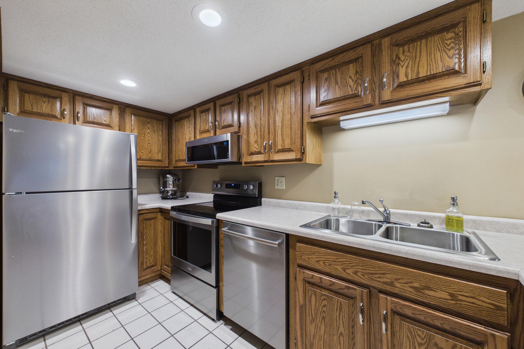 1021 Sibley Memorial Hw #204, Mendota Heights, MN 55118