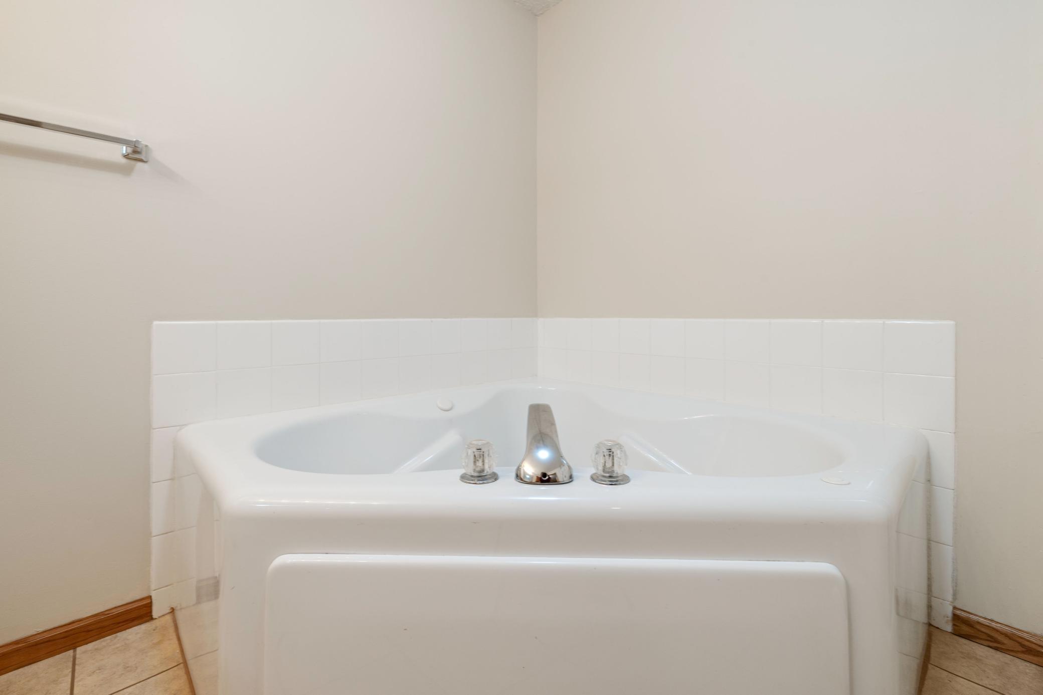 8797 Branson Dr #67, Inver Grove Heights, MN 55076