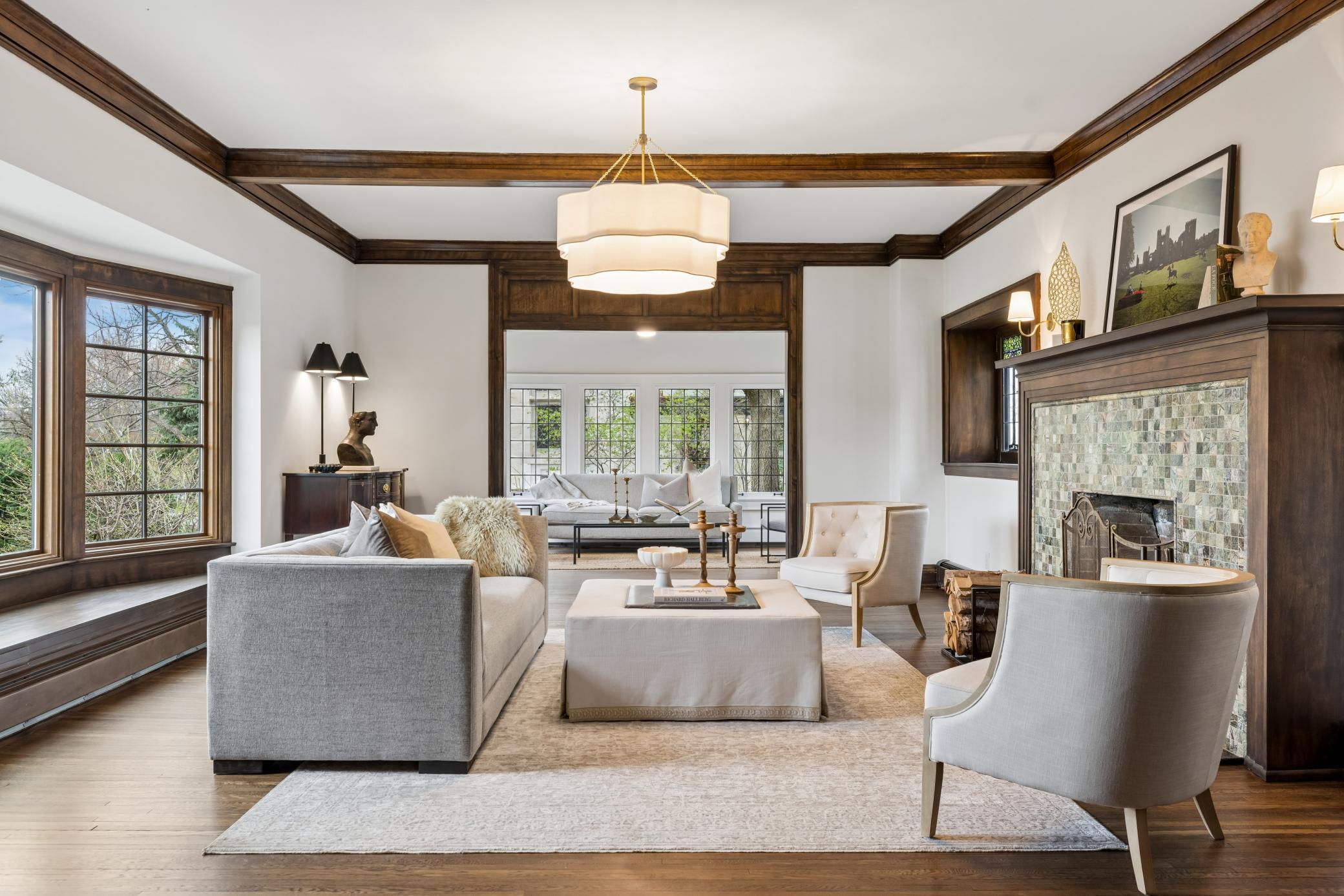 2204 W Lake Of The Isles Pw, Minneapolis, MN 55405