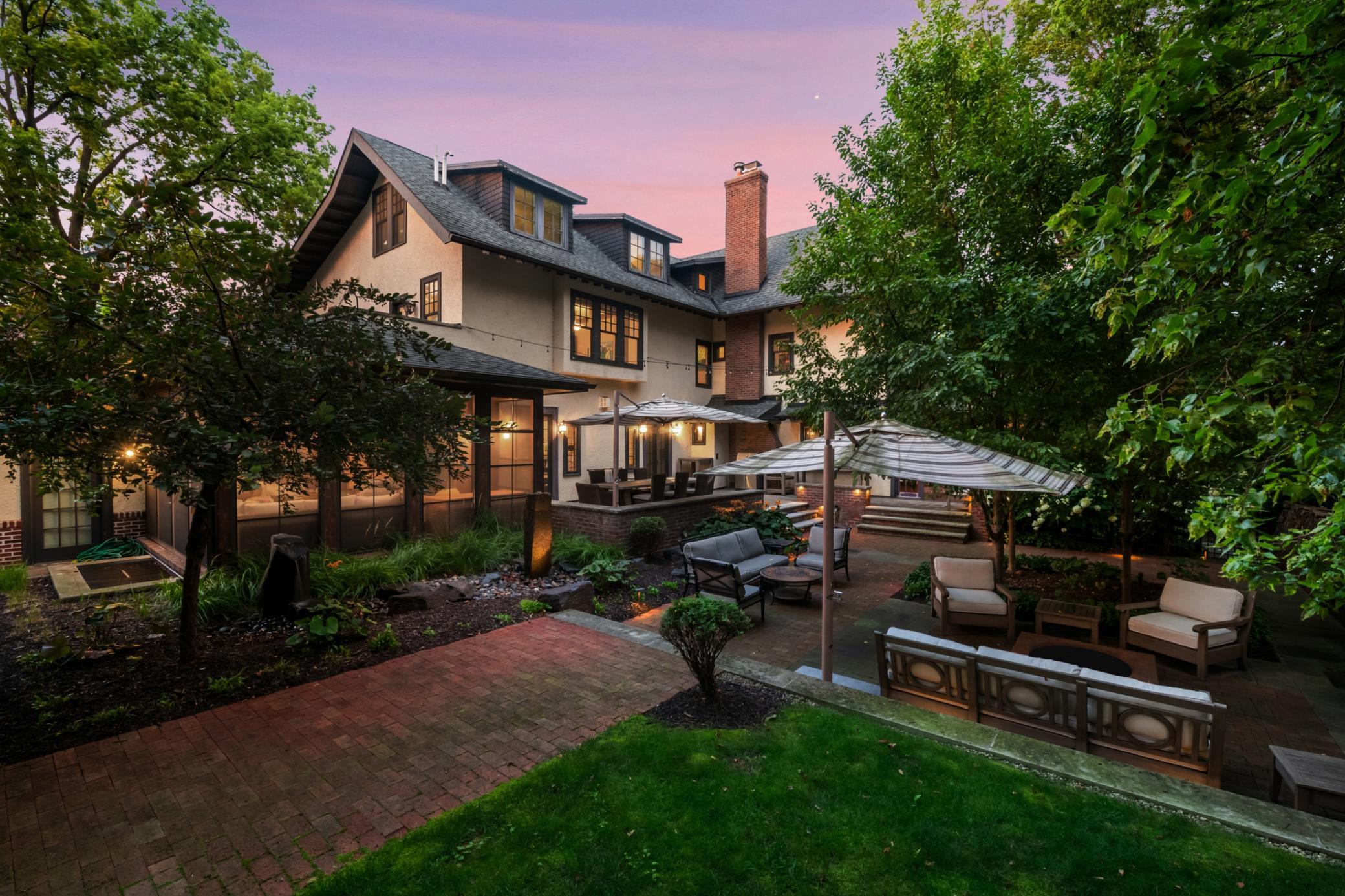 2204 W Lake Of The Isles Pw, Minneapolis, MN 55405