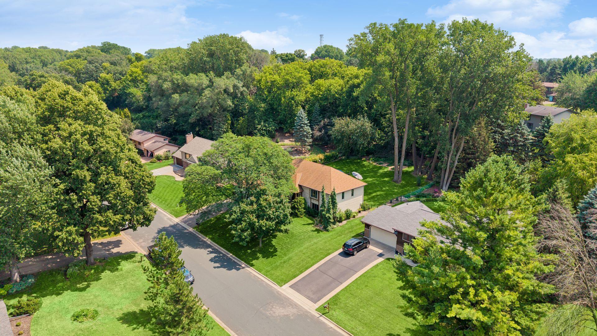 1544 Mccarthy Rd, Eagan, MN 55121