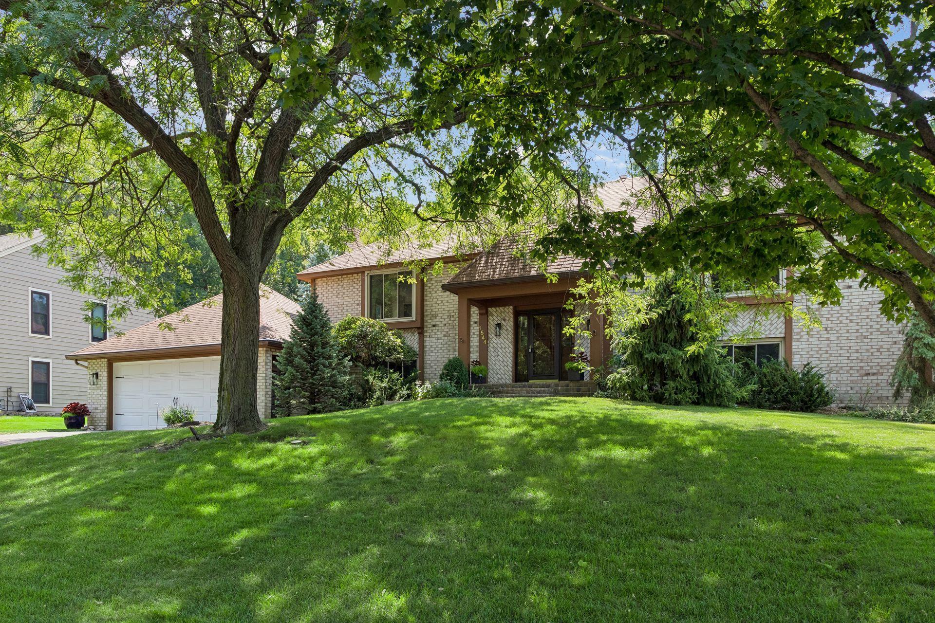 1544 Mccarthy Rd, Eagan, MN 55121