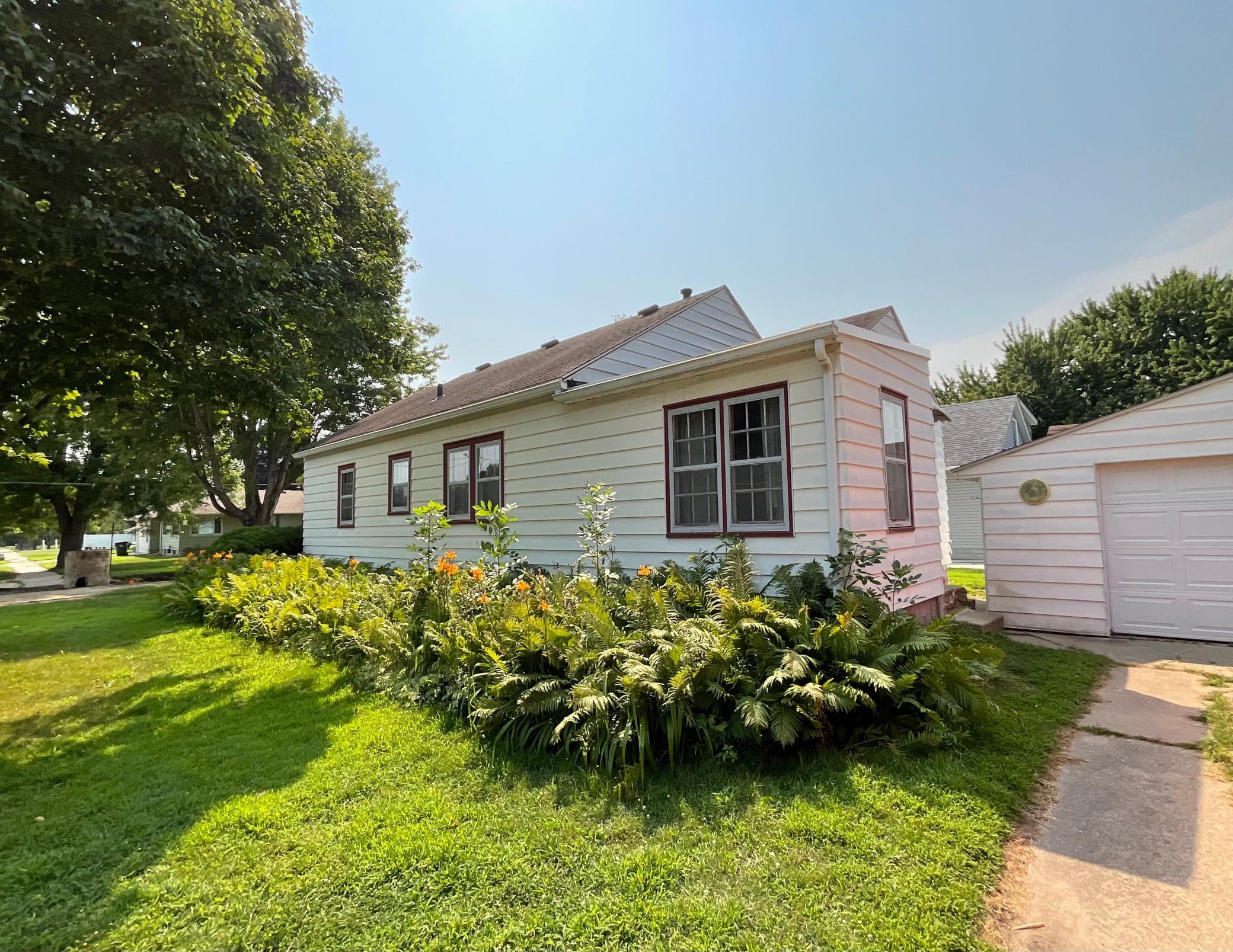 1311 5th St NW, Austin, MN 55912
