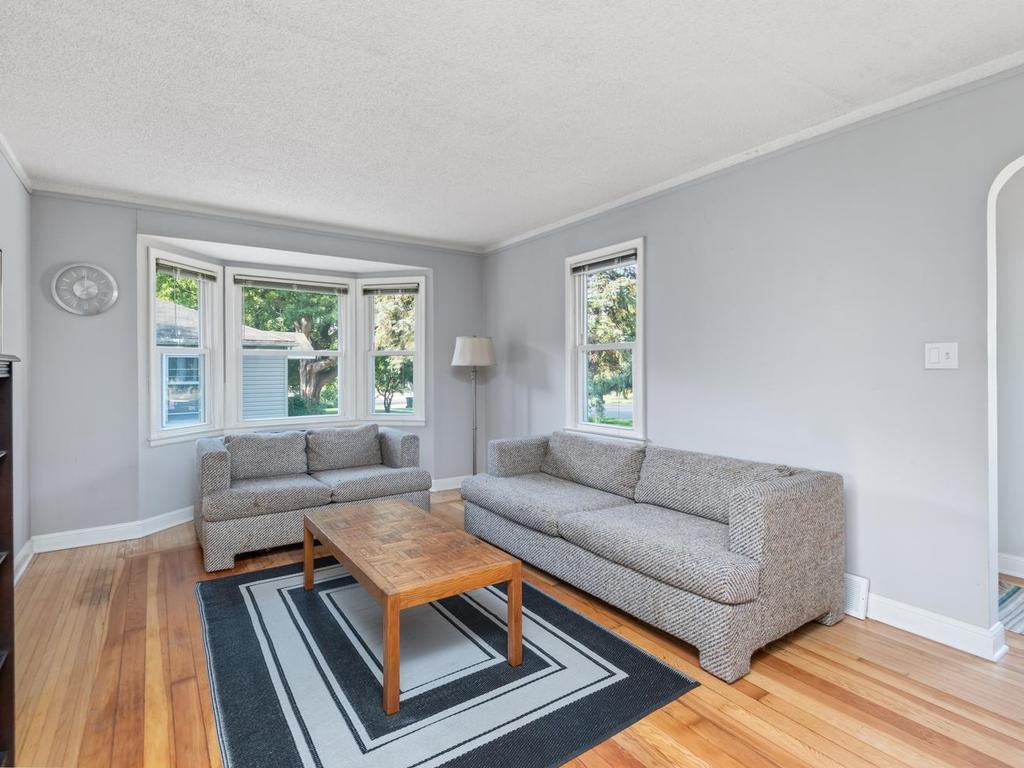 325 5th Ave N, Hopkins, MN 55343