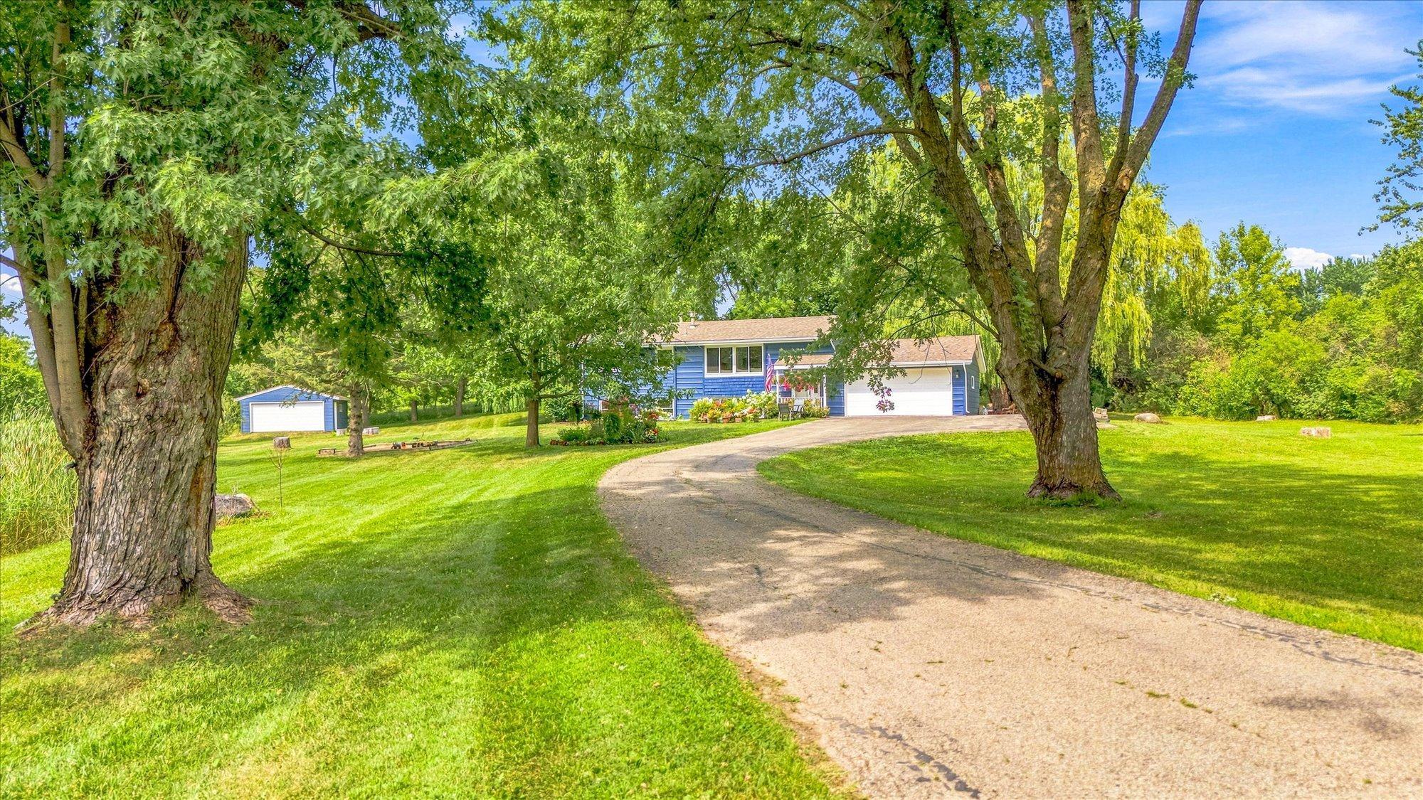18480 Country Squires Cir, Prior Lake, MN 55372