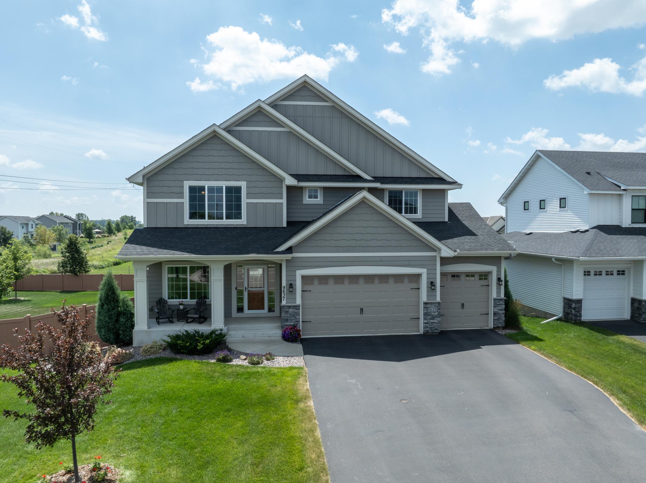 9637 West Wind Cir, Woodbury, MN 55129