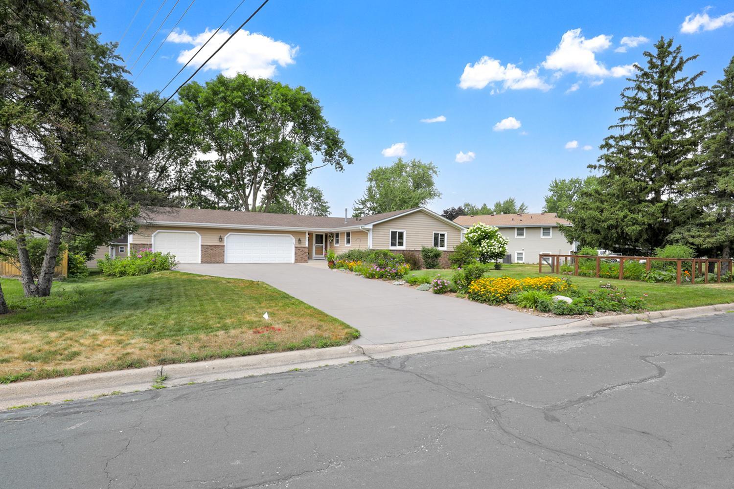 1025 129th Ave NE, Blaine, MN 55434