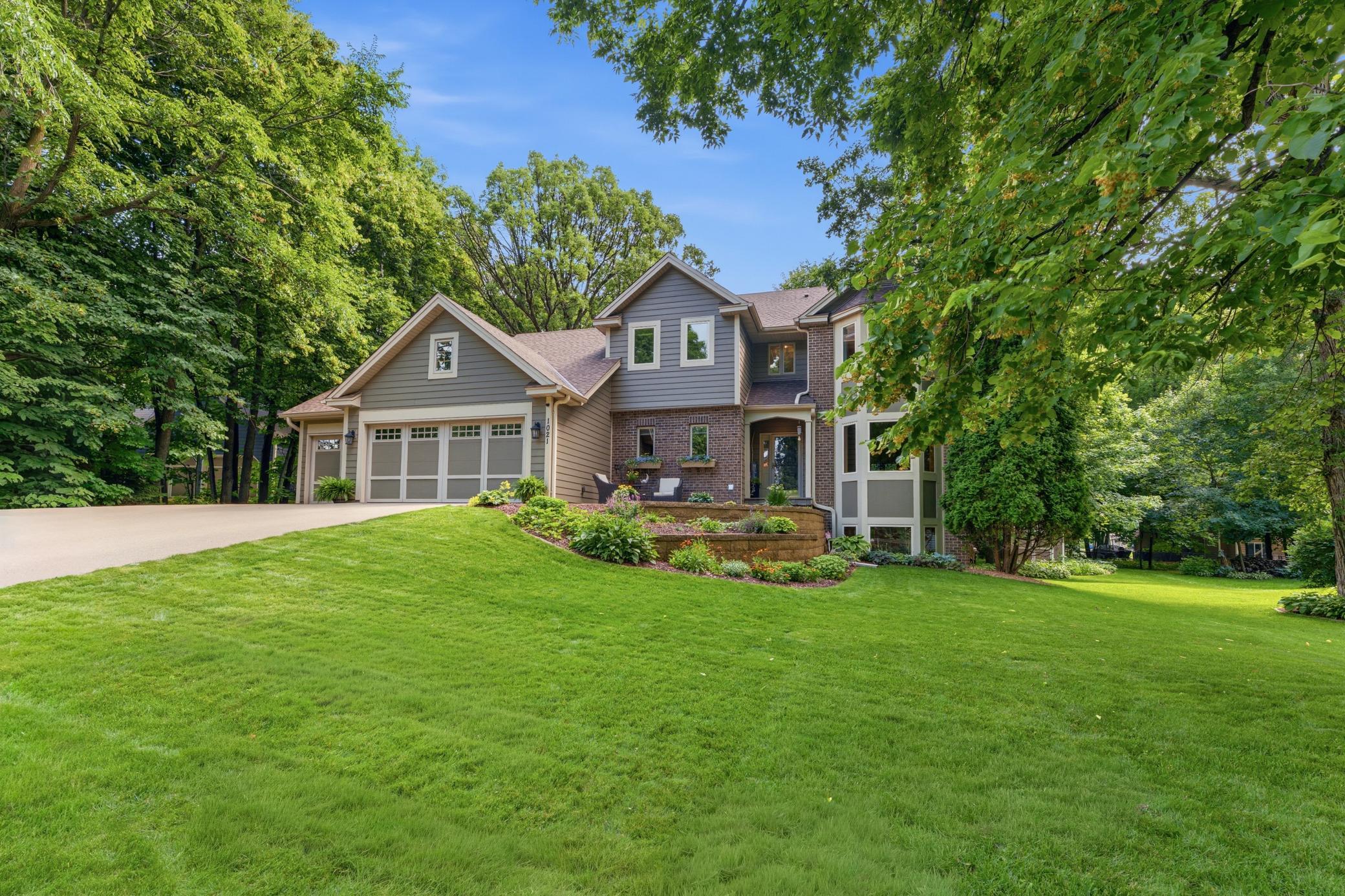 1021 Wildwood Way, Chaska, MN 55318