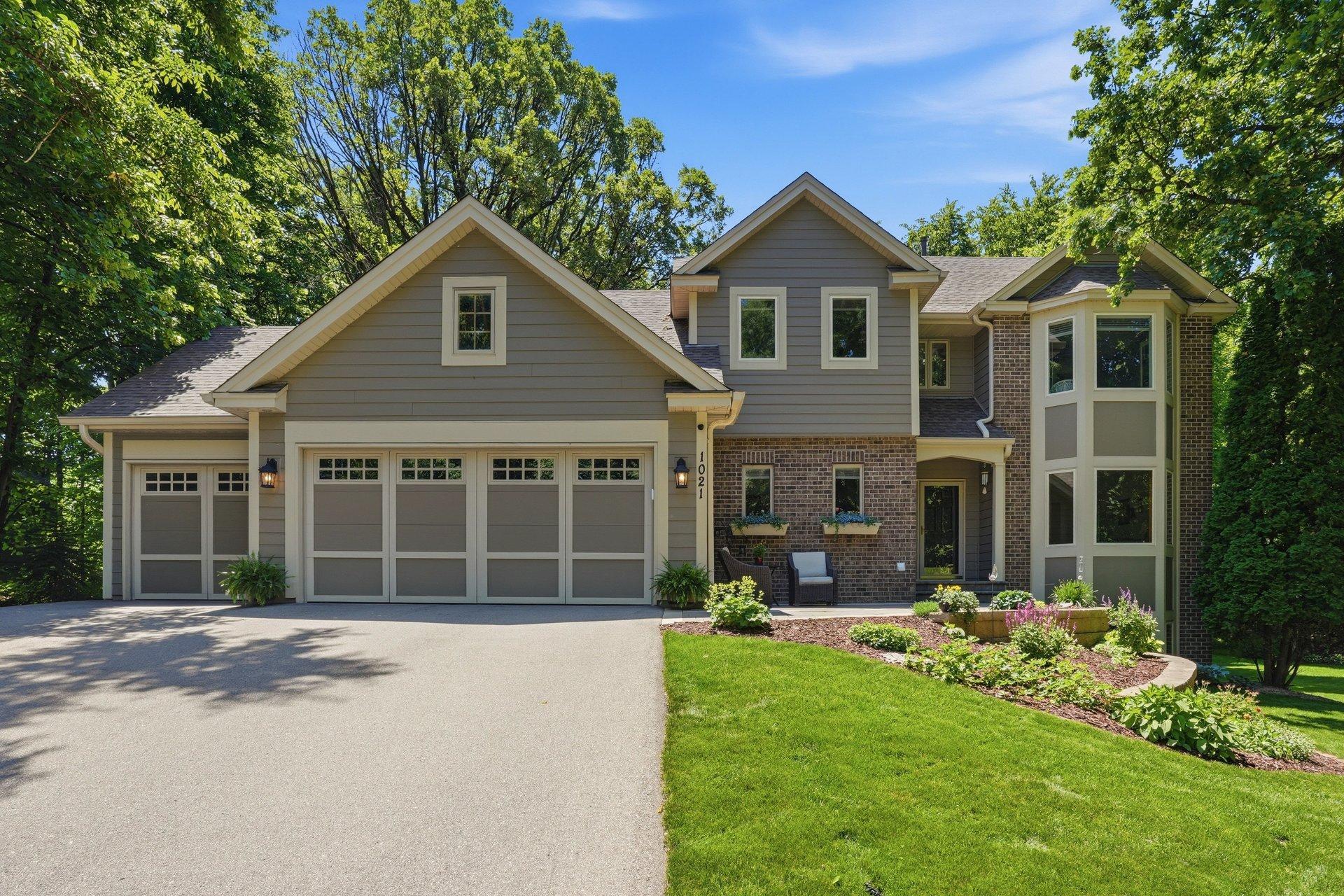 1021 Wildwood Way, Chaska, MN 55318