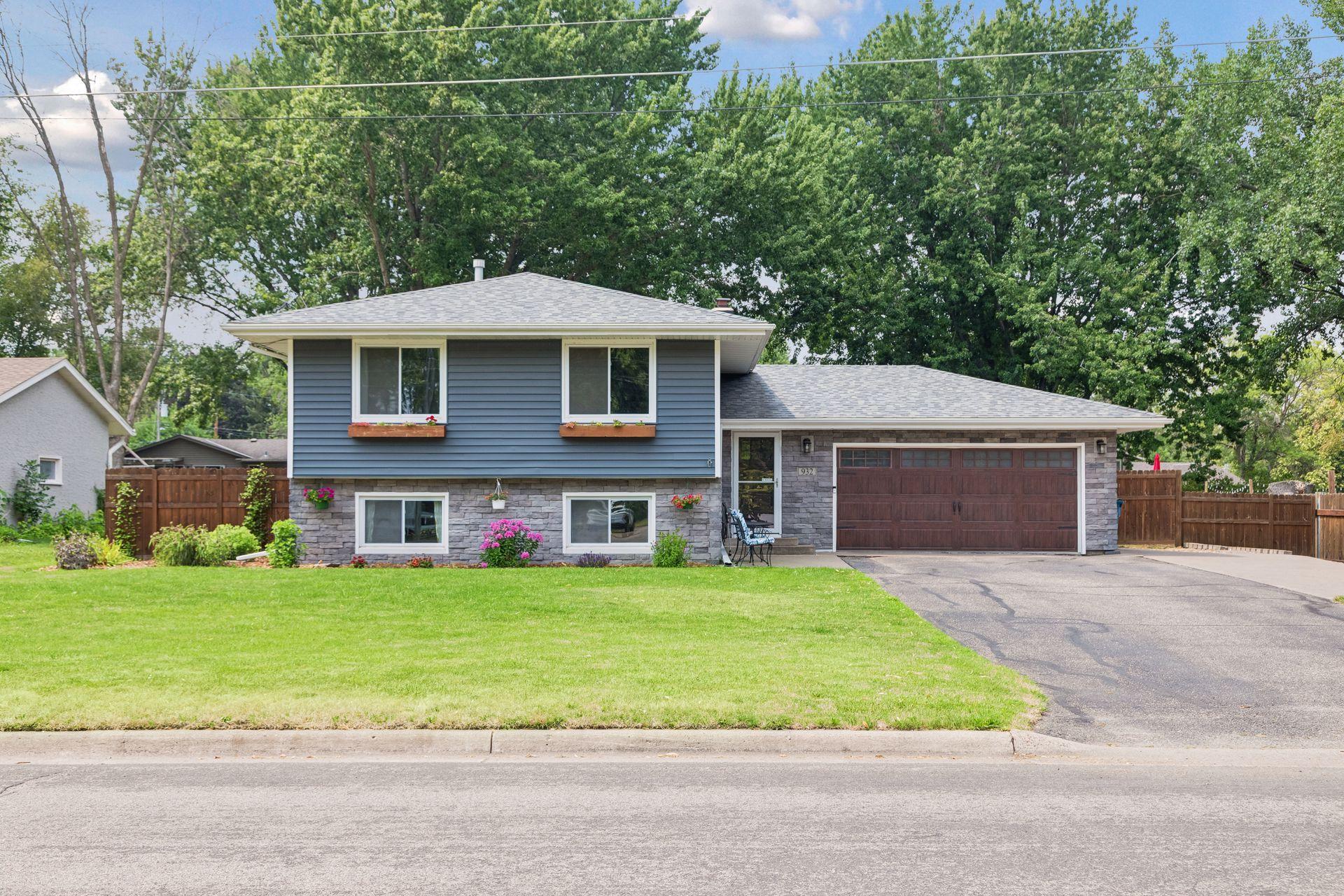 932 16th St SE, Forest Lake, MN 55025