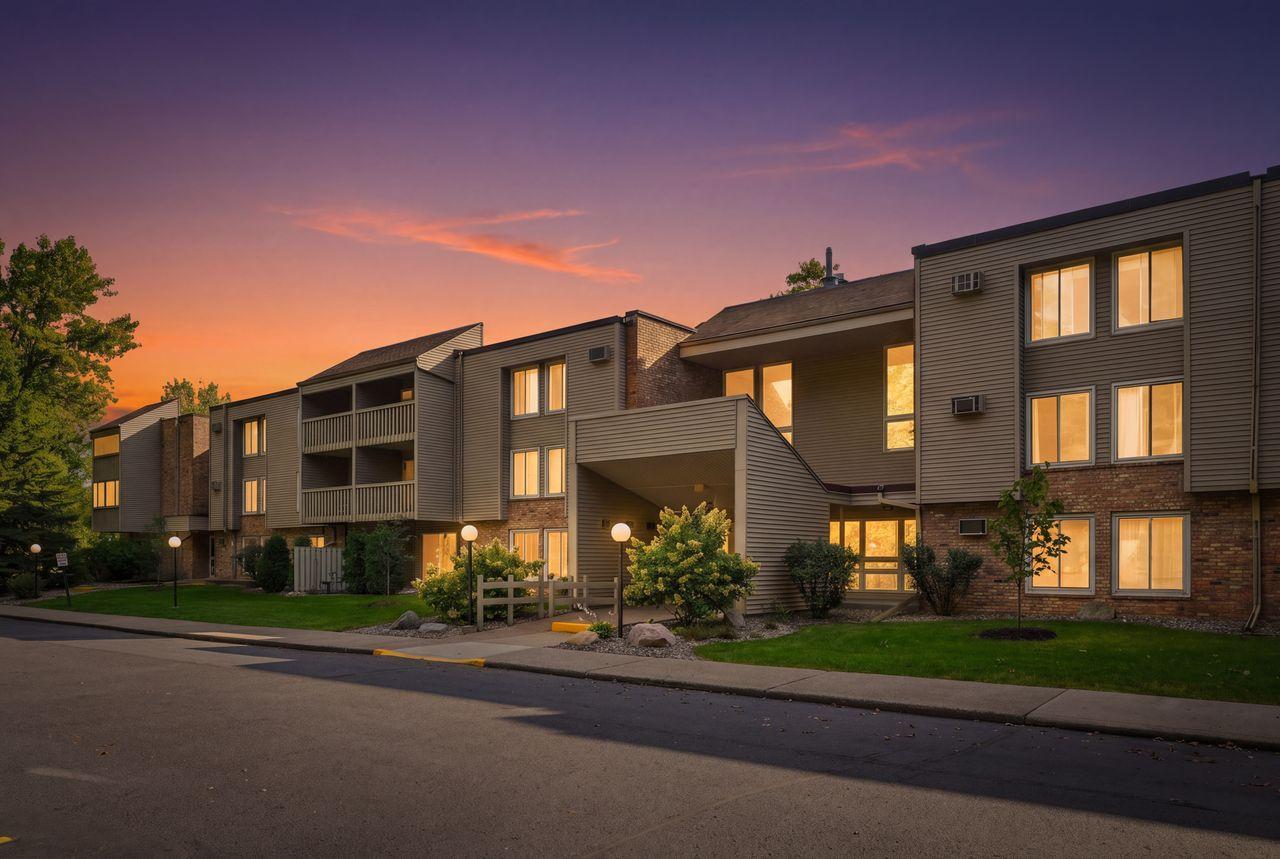 4045 Hodgson Rd #201, Shoreview, MN 55126