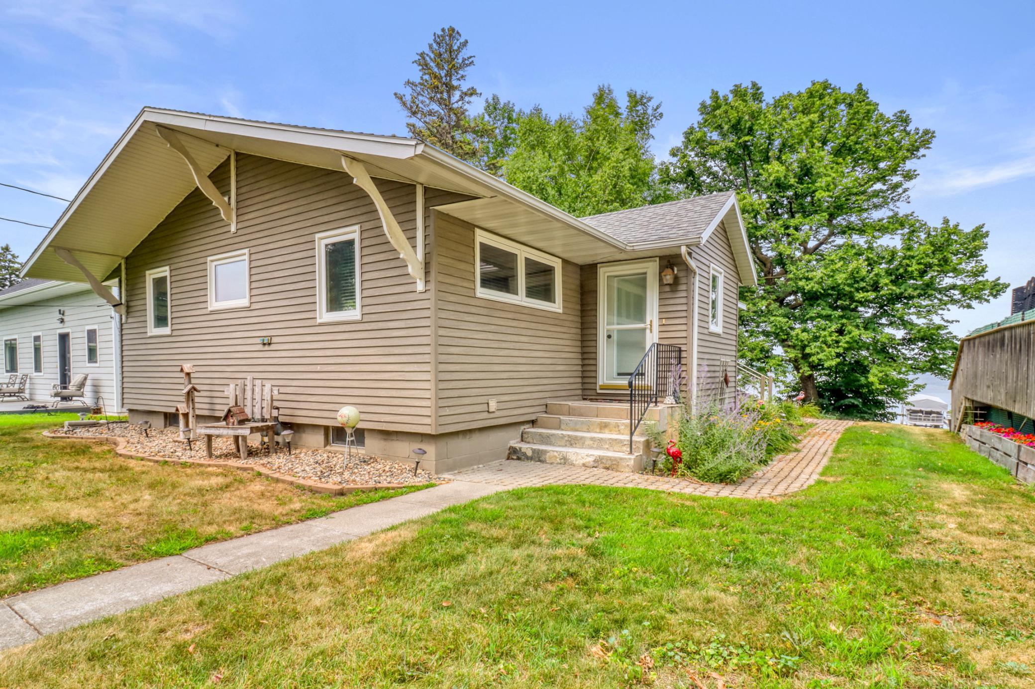 672 S Shore Dr, Detroit Lakes, MN 56501